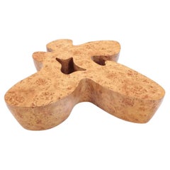 Grande table basse de forme organique en bois de broussin