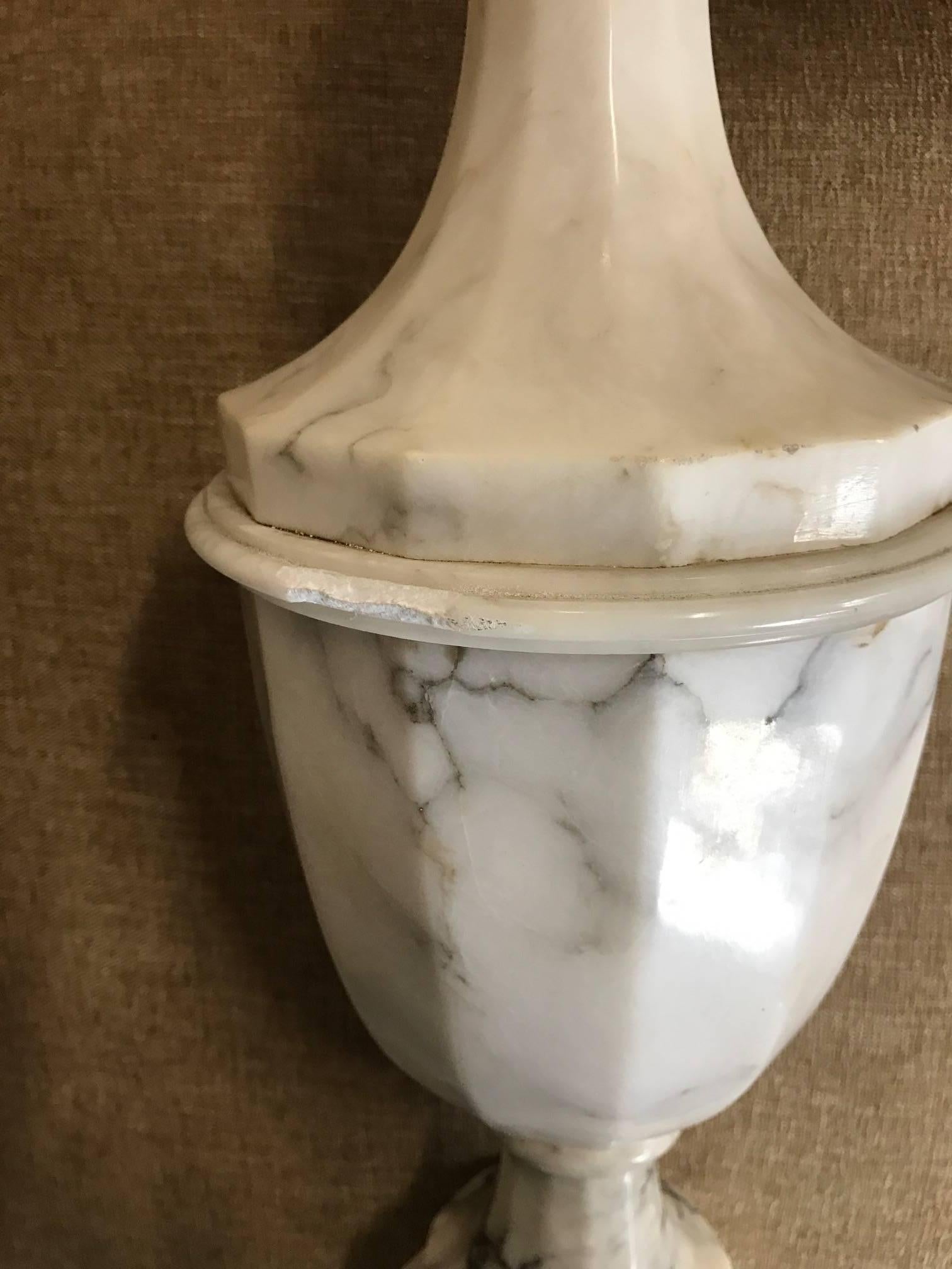 Mid-20th Century Pair of Neoclassical Italian Marble Urn Lamps