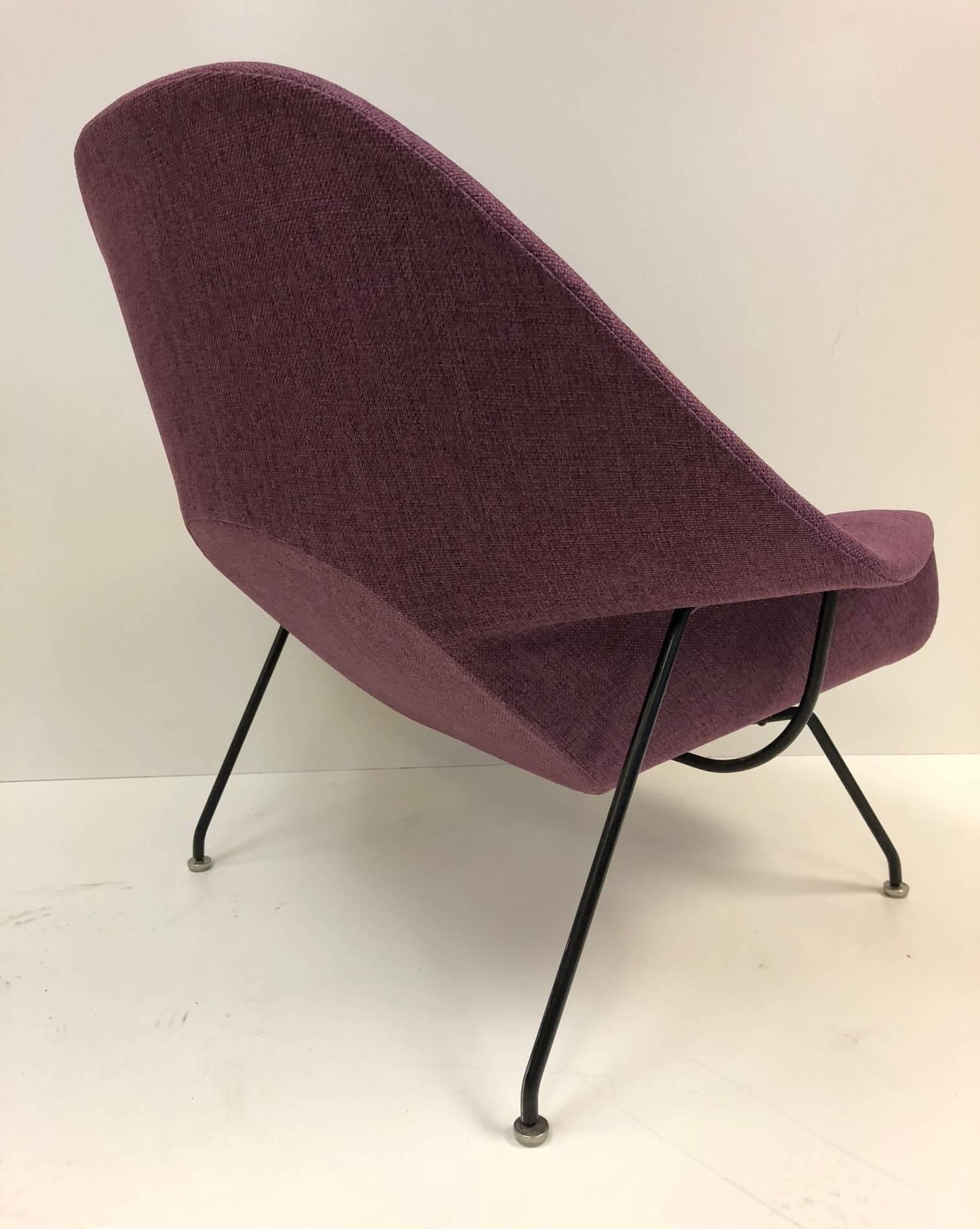 Pair of Vintage Eero Saarinen Womb Chairs for Knoll In Good Condition In New York, NY