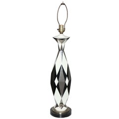 Bemerkenswerte französische Tischlampe "Diamond" aus Kunstkeramik in Schwarz, Weiß und Silber, 1930er Jahre