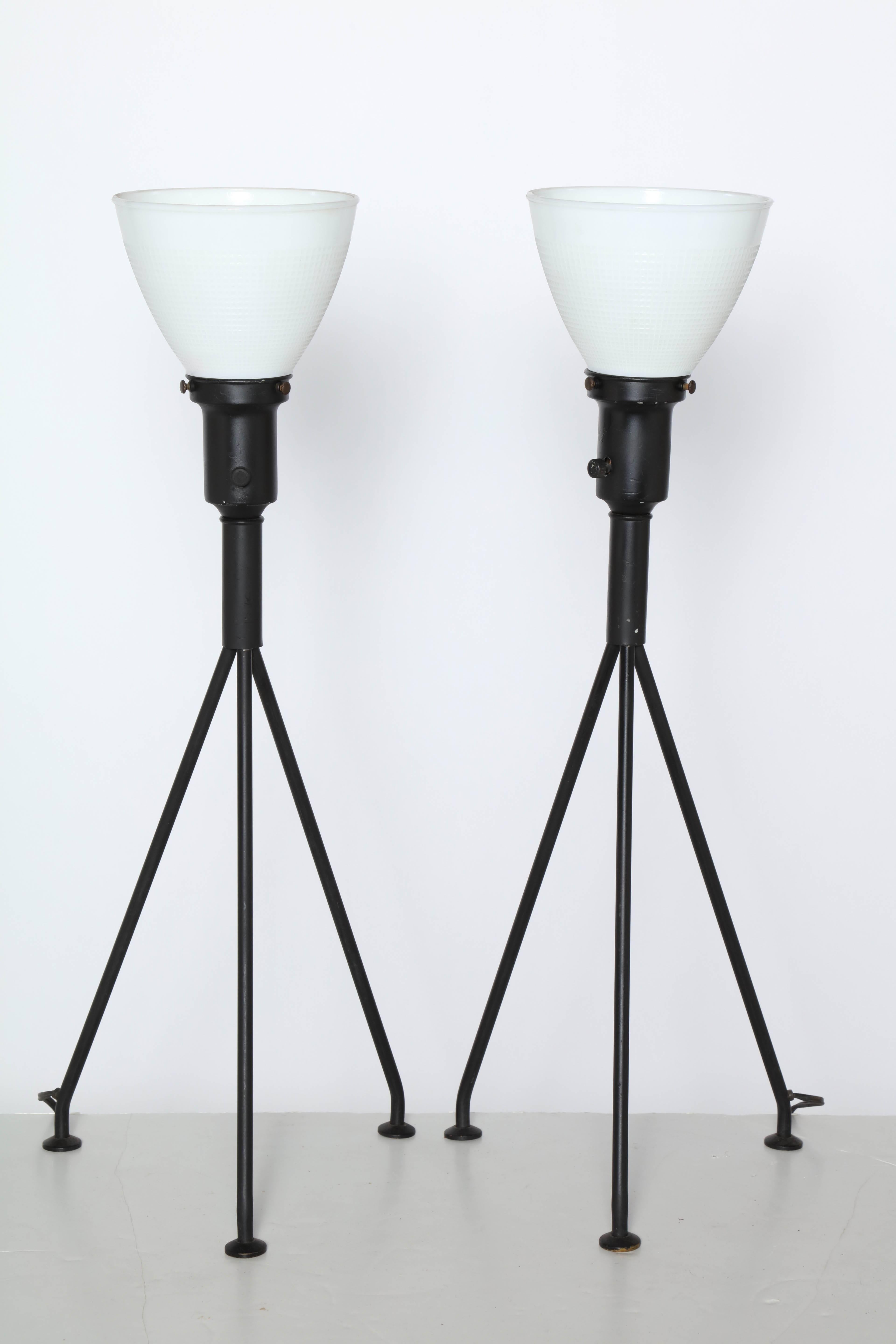 Painted Pair Gerald Thurston Lightolier Iron Tripod Table Lamps with Glass Shades For Sale
