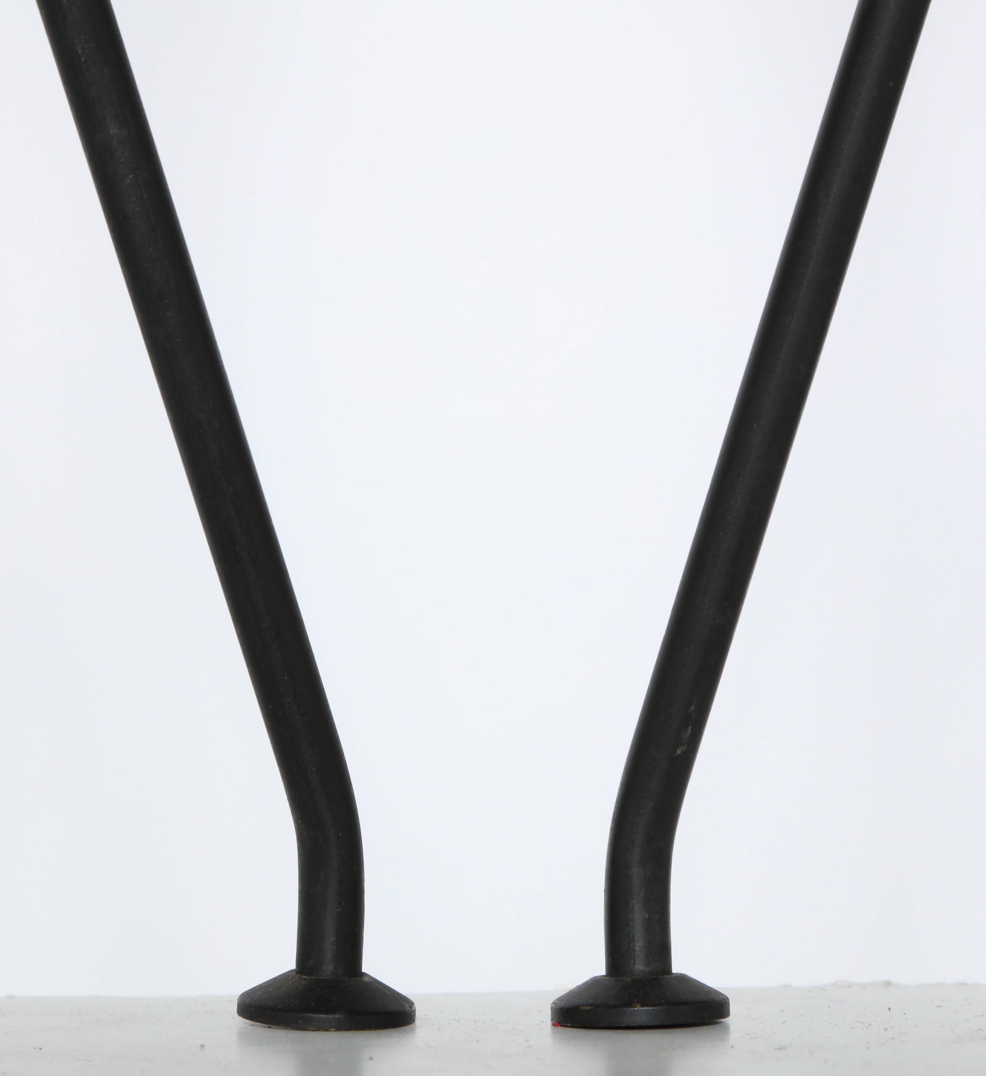 Mid-20th Century Pair Gerald Thurston Lightolier Iron Tripod Table Lamps with Glass Shades For Sale