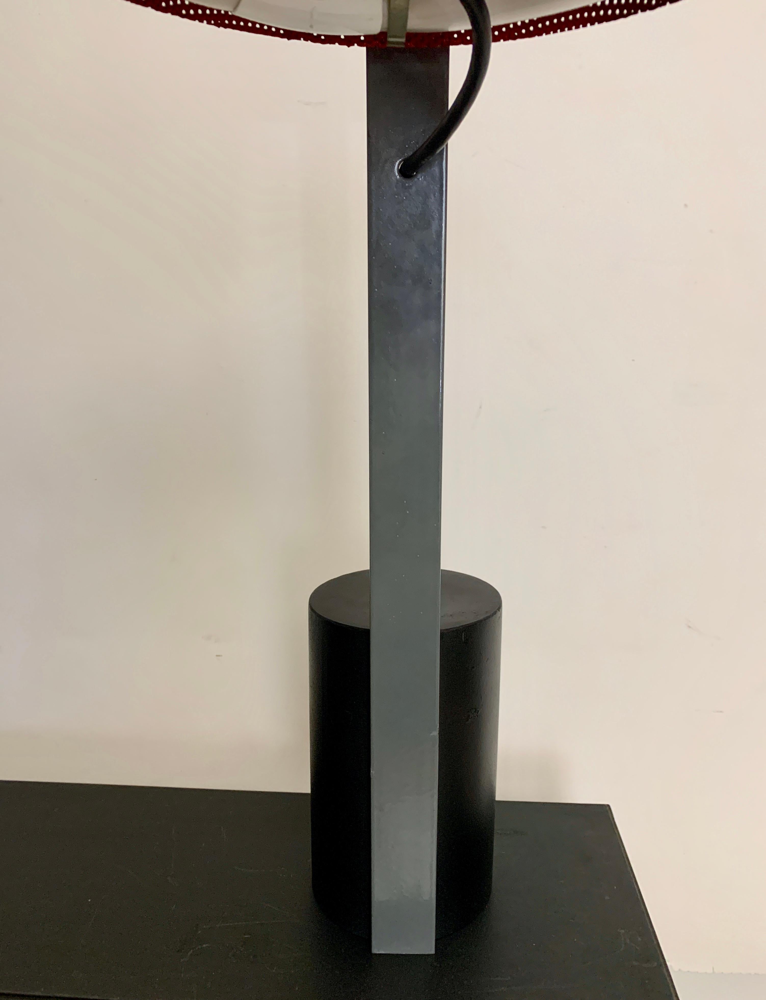 Ron Rezek Model 110 Gray & Black Desk Lamp with Red Shade In Good Condition For Sale In Bainbridge, NY