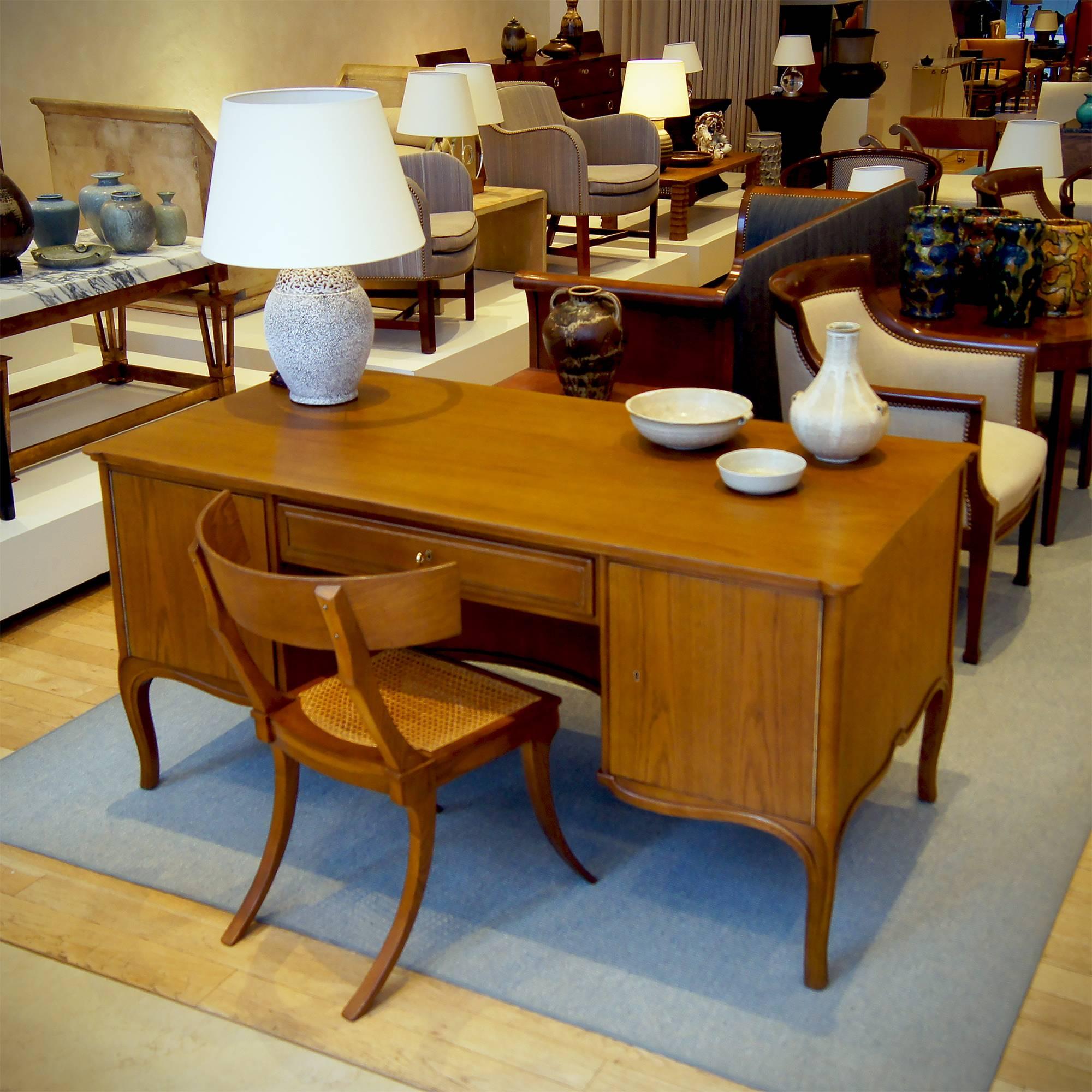 Kneehole Desk in Oak by Frits Henningsen For Sale 1