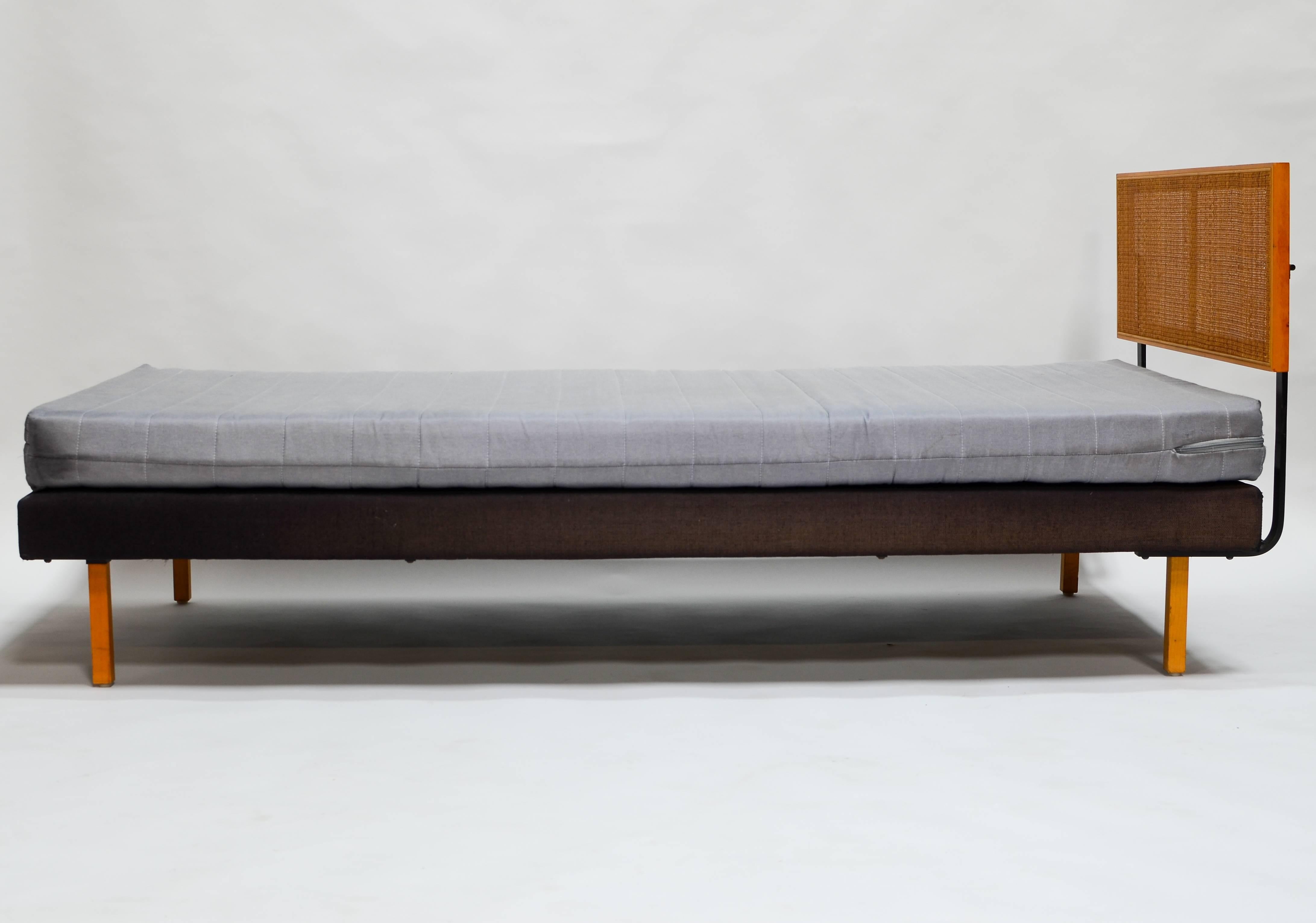 Rarely seen daybed designed by Richard Schultz for Knoll Inc., circa 1960s. This piece is in all original condition and ready to be recovered. Extremely well made piece. Features an adjustable rattan headboard/arm. This is a very versatile piece,