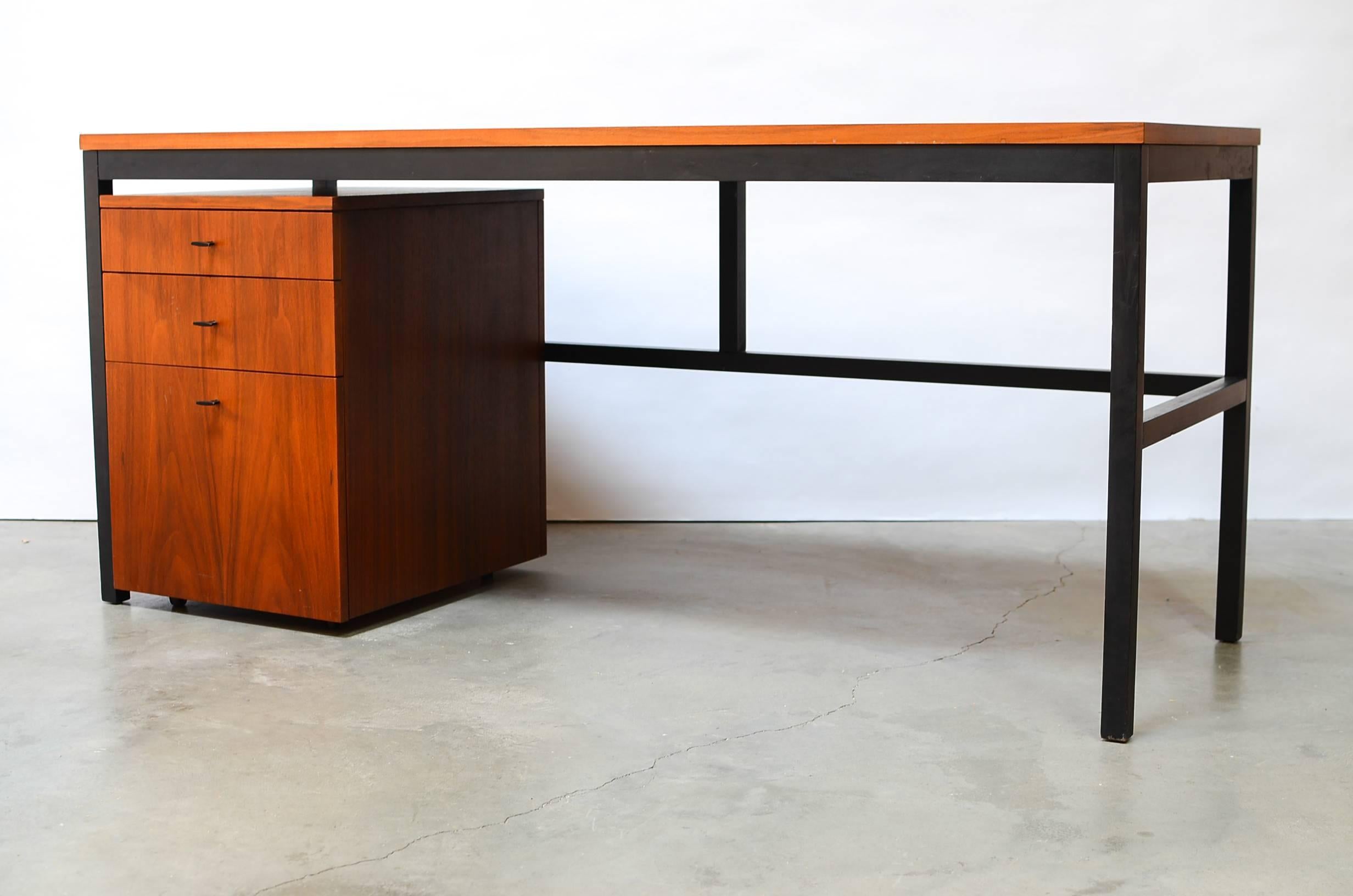 Stunning walnut architectural desk with movable drawers by Milo Baughman for Directional. Beautiful walnut grain with a very sturdy surface. Excellent details on this one. Very versatile piece.