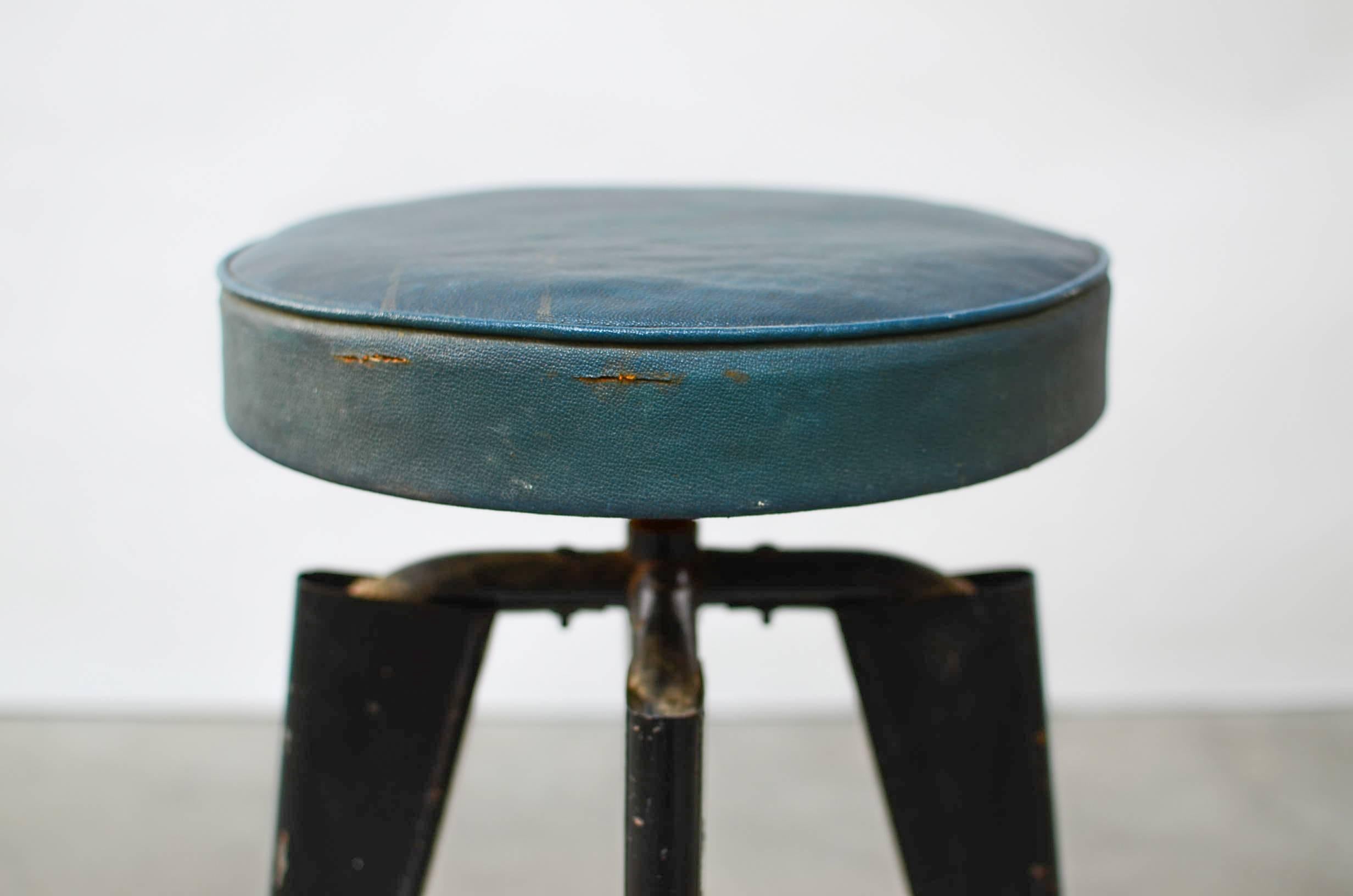 Clemenceau Stool by Dominique, 1960s, France In Good Condition For Sale In Berkeley, CA