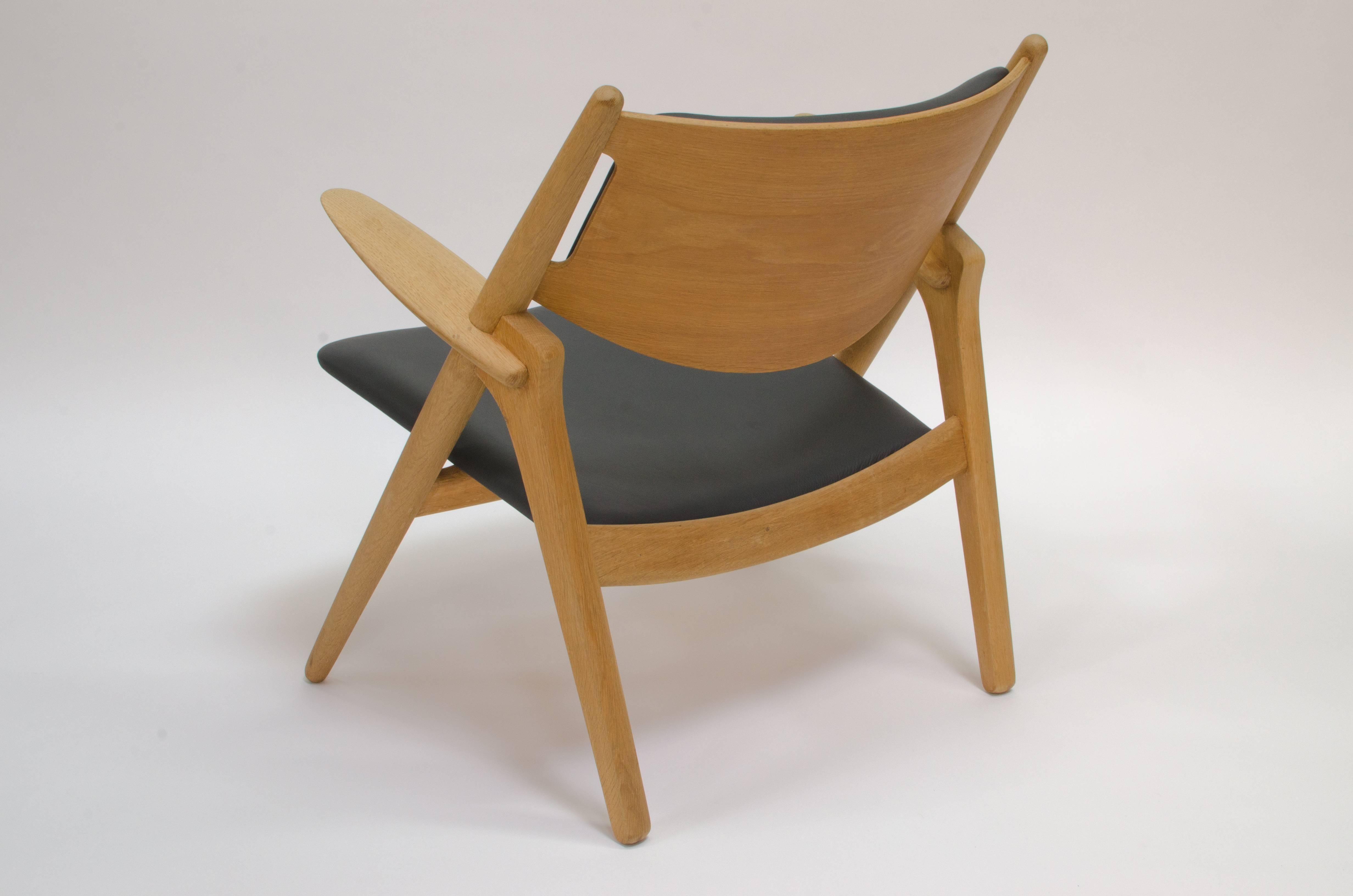 Hans J. Wegner Sawbuck Lounge Chair Model CH-28, 1951 In Excellent Condition For Sale In Berkeley, CA