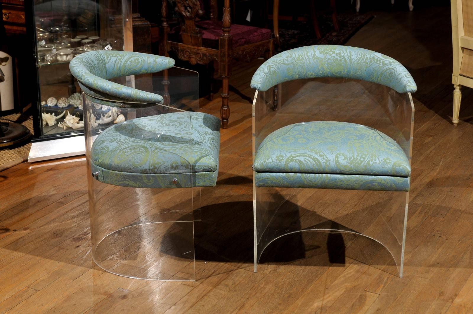 Pair of Lucite Barrel Back Chairs In Good Condition In Atlanta, GA