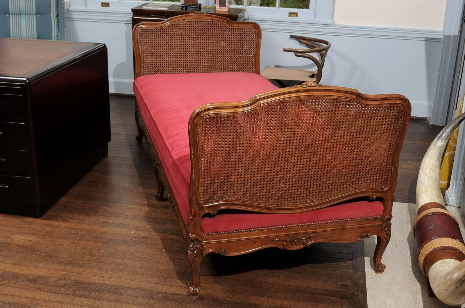 19th Century Cane and Walnut Daybed In Good Condition In Atlanta, GA