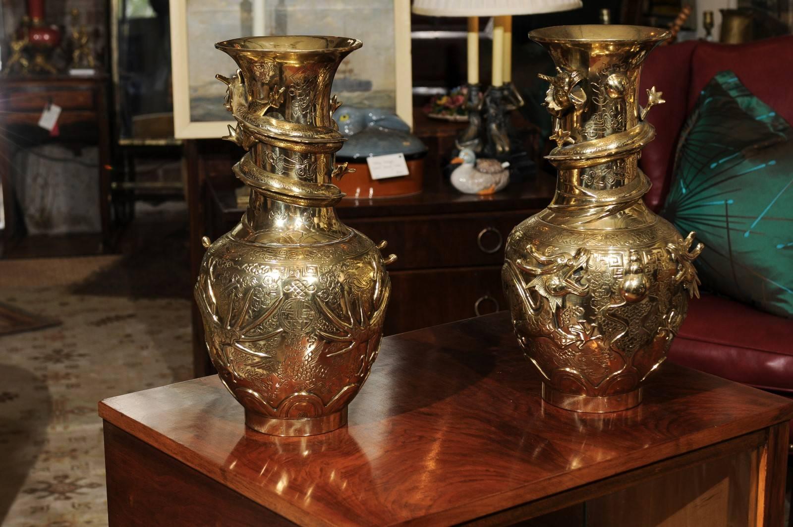 Pair of 19th Century Chinese Bronze Vases For Sale 5