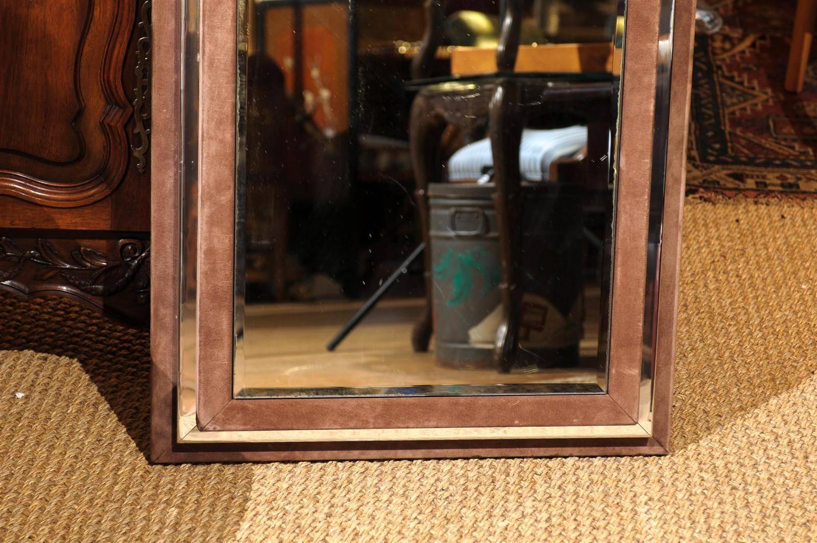 Spiegel aus Wildleder und Chrom im Art déco-Stil (20. Jahrhundert) im Angebot