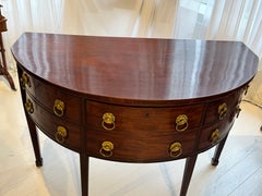 Credenza inglese a forma di mezzaluna in mogano con finiture in ottone a rosetta, 1810 circa