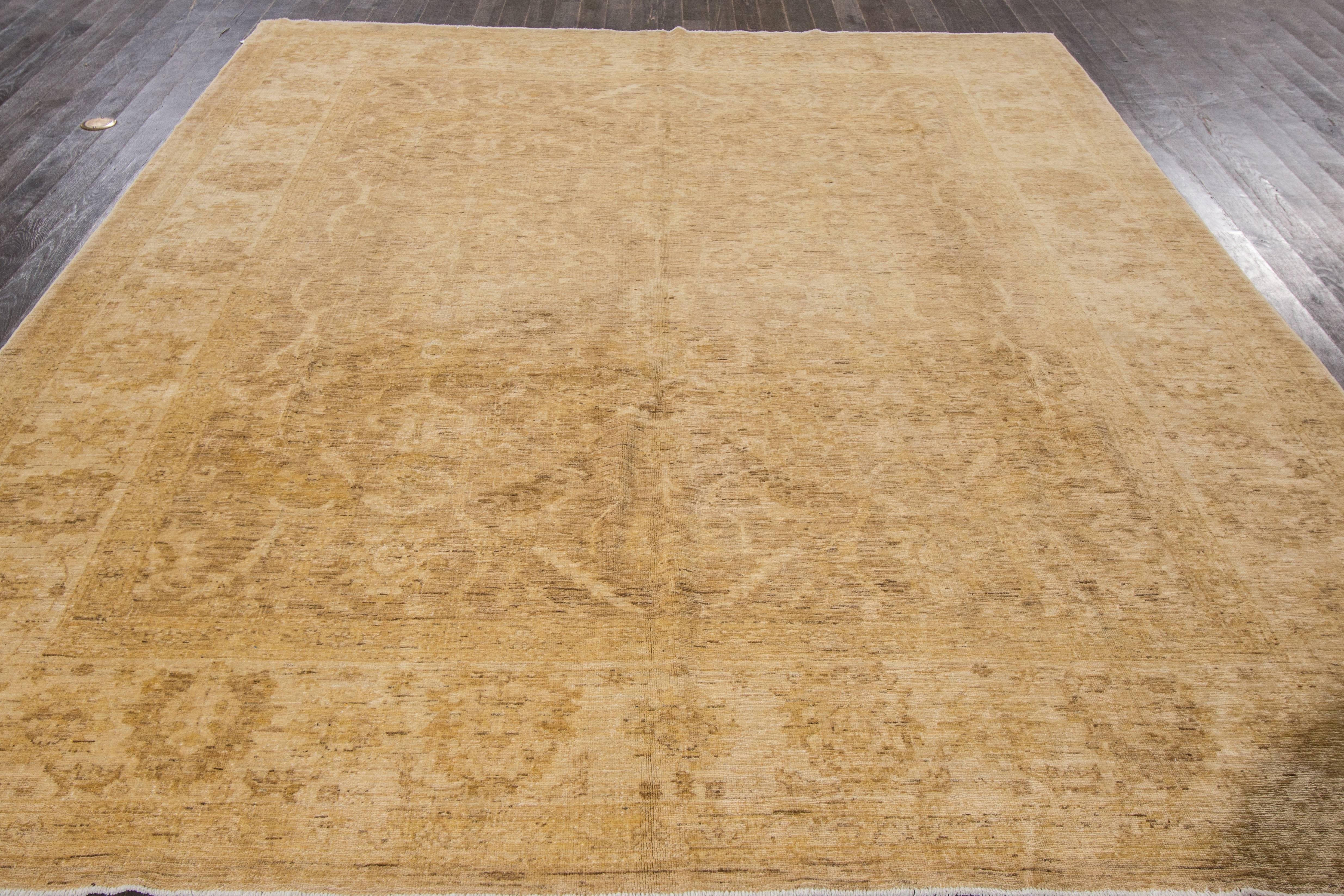 21st Century Contemporary Beige, Gold Peshawar Rug In Excellent Condition For Sale In Norwalk, CT