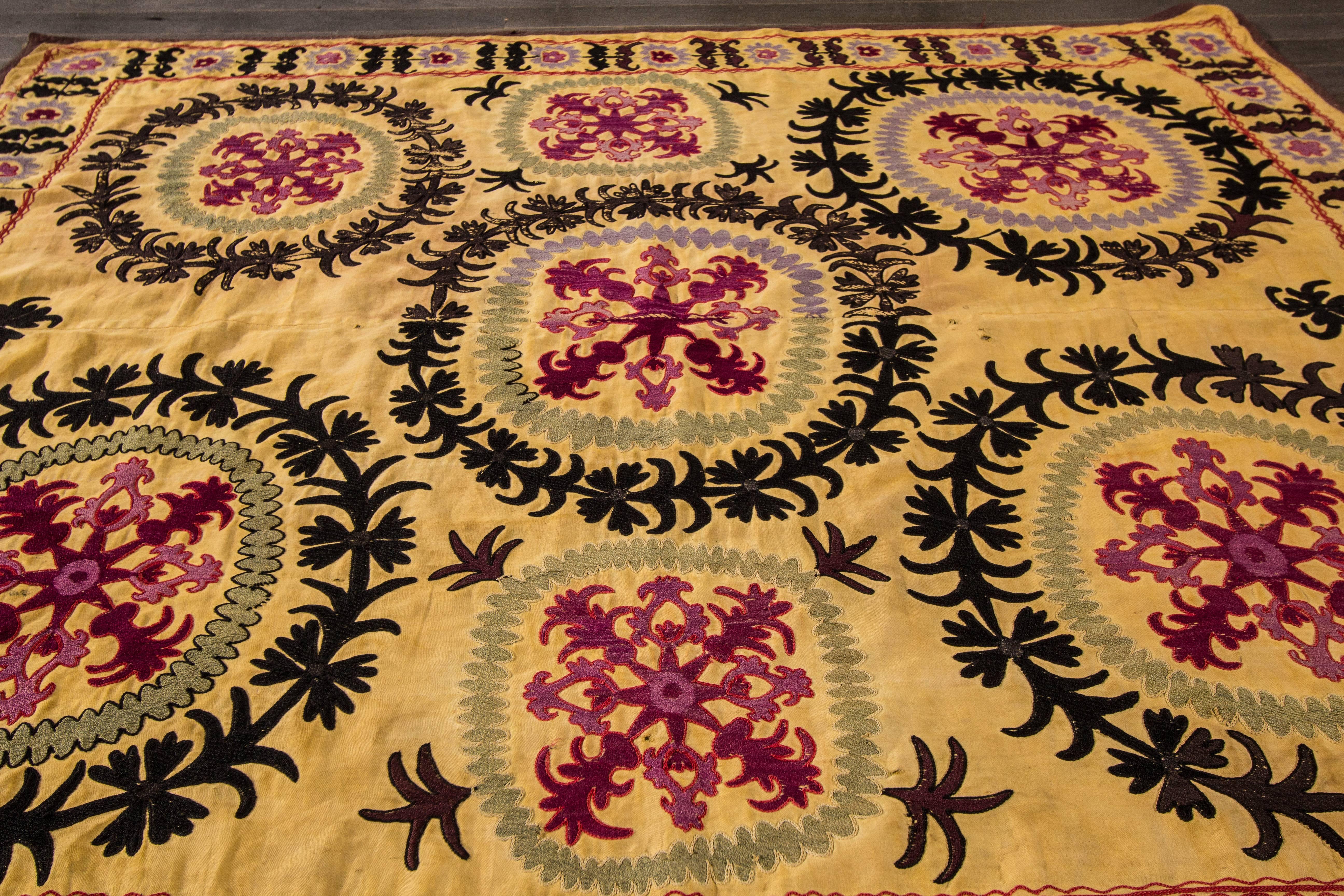 Hand-Knotted 20th Century Jizzak Suzani Textile, Wall Hanging For Sale