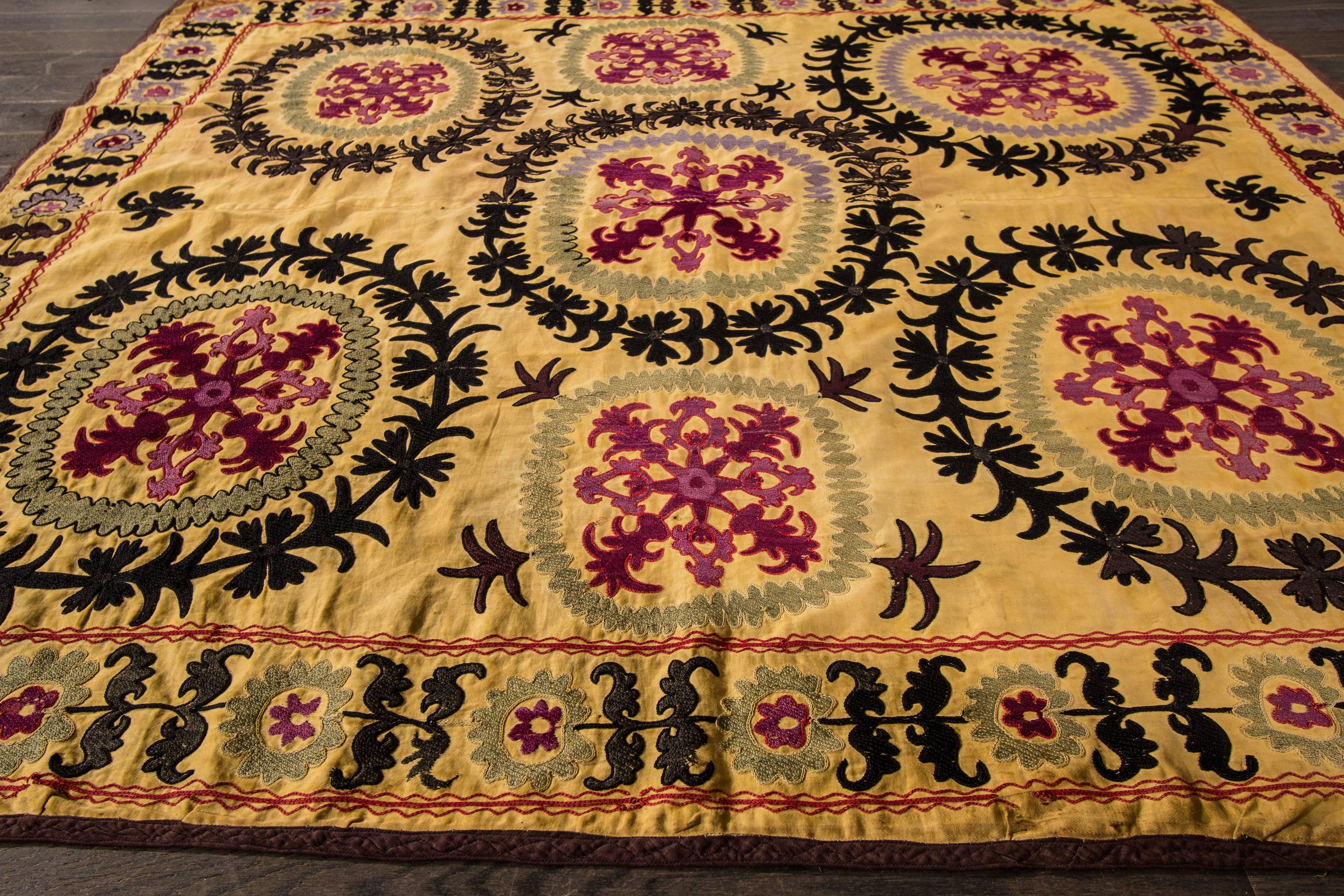 20th Century Jizzak Suzani Textile, Wall Hanging In Good Condition For Sale In Norwalk, CT