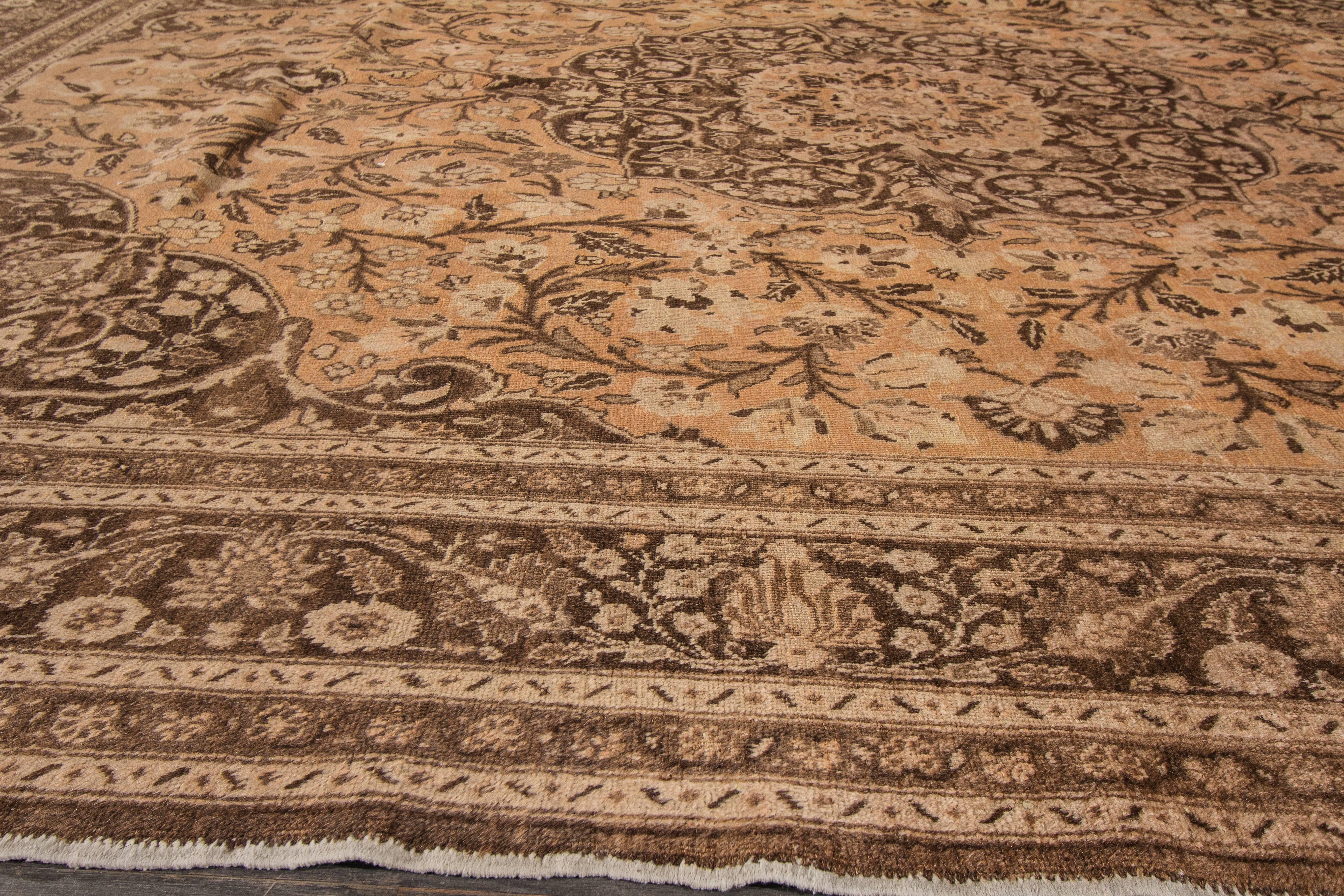 Antiker Täbris-Teppich (Persisch) im Angebot