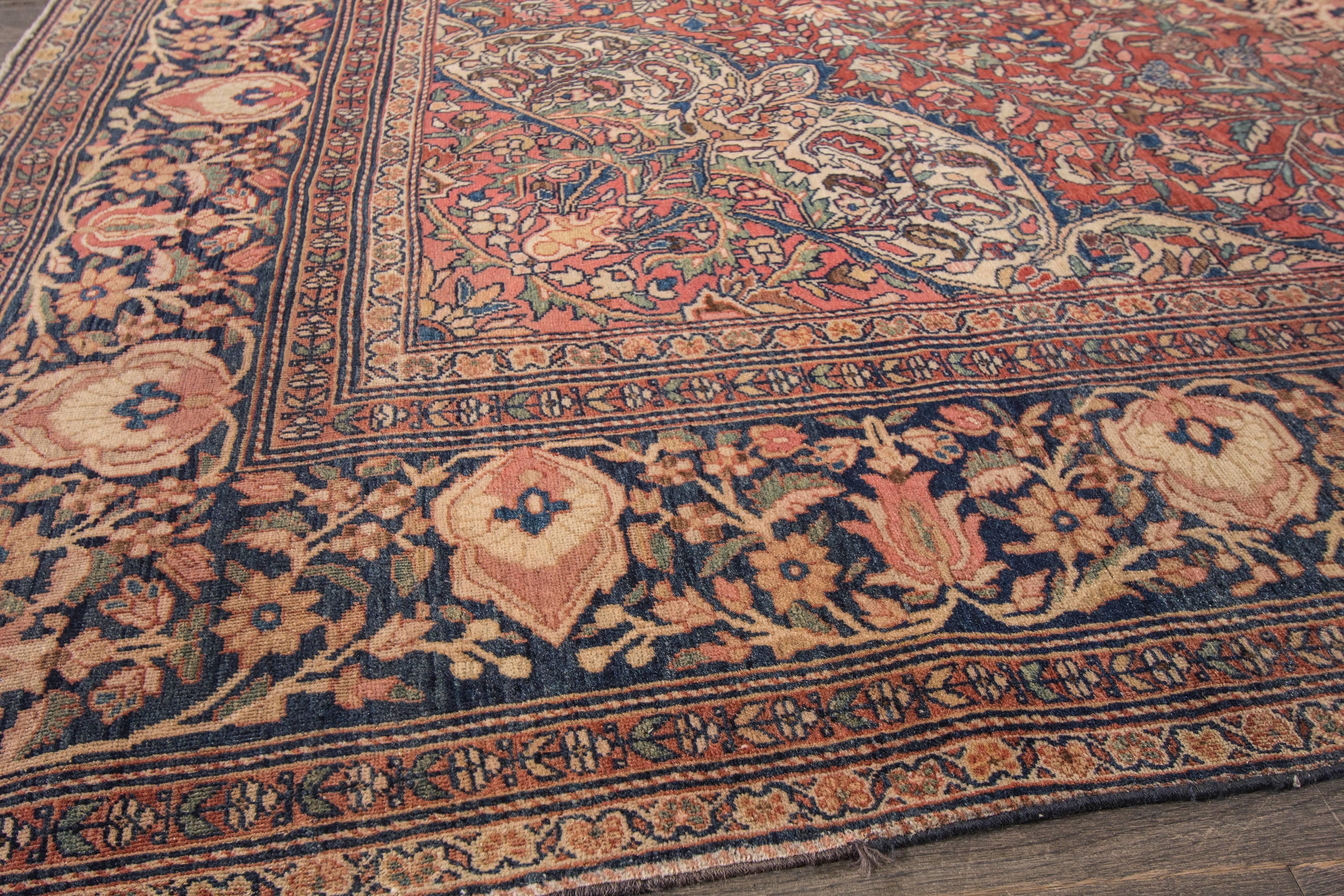 Simply Beautiful Antique Farahan Rug In Good Condition For Sale In Norwalk, CT