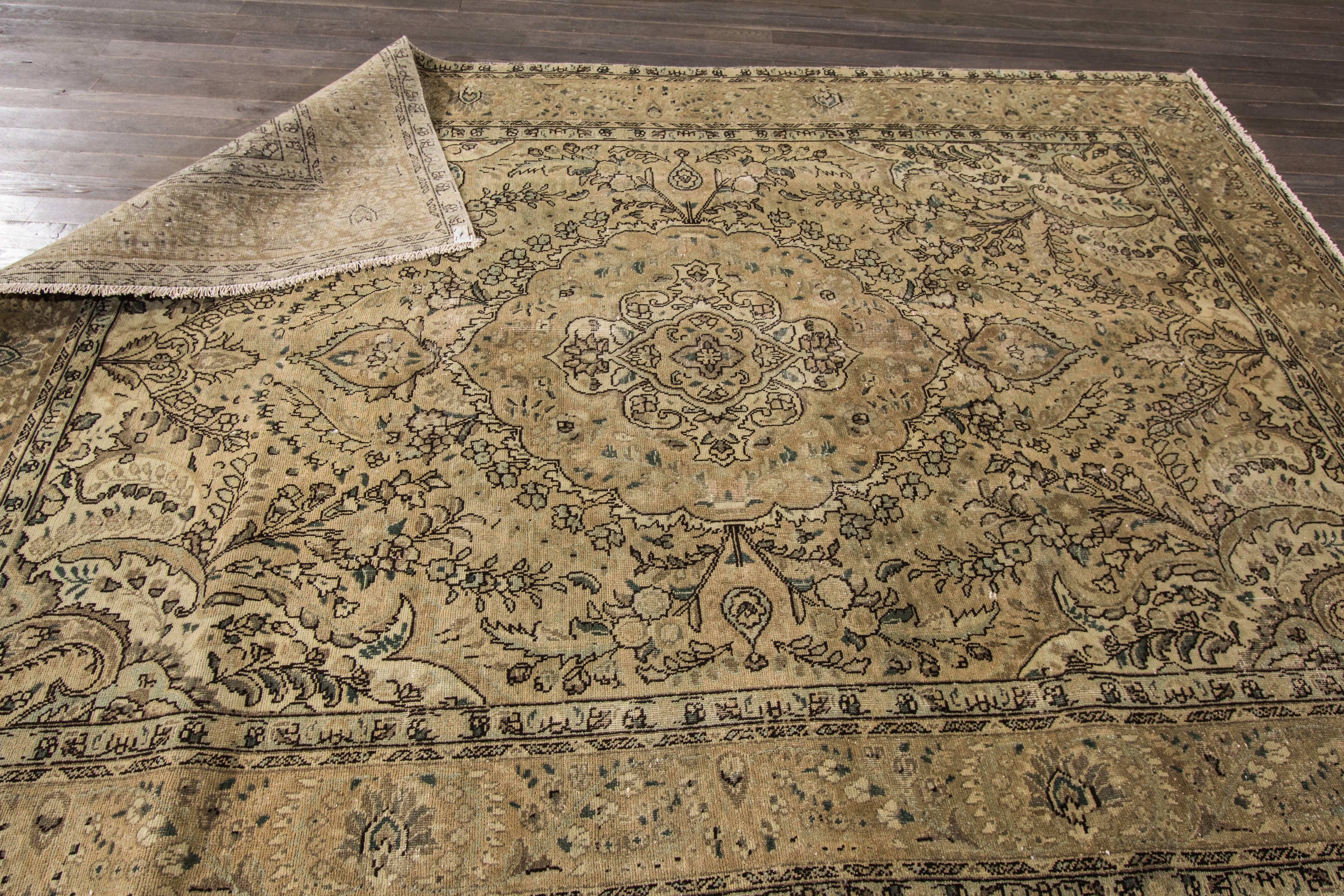 Beautifully Contrasted Persian Tabriz Rug In Good Condition For Sale In Norwalk, CT