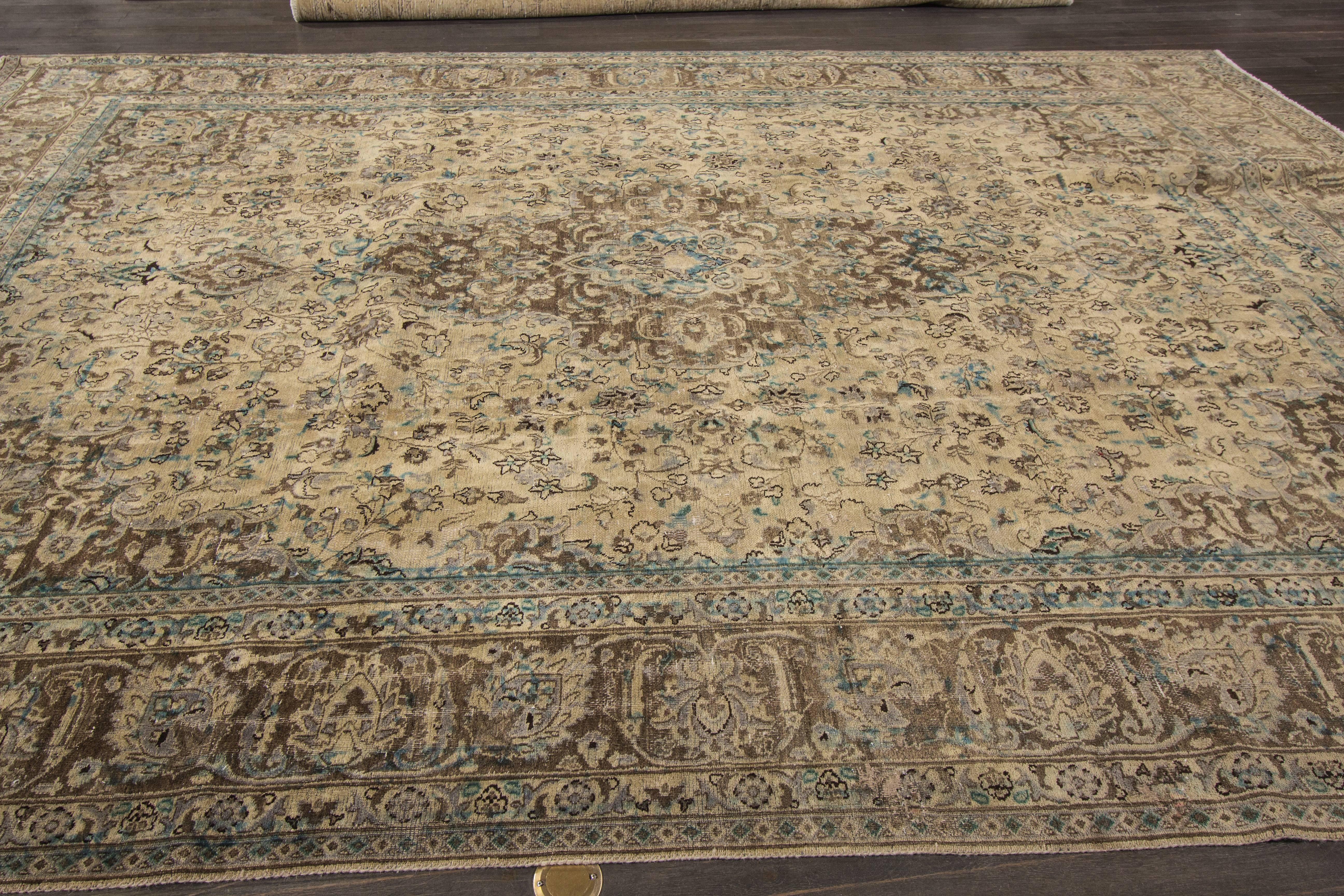 Captivating Superb Persian Tabriz Rug In Good Condition For Sale In Norwalk, CT