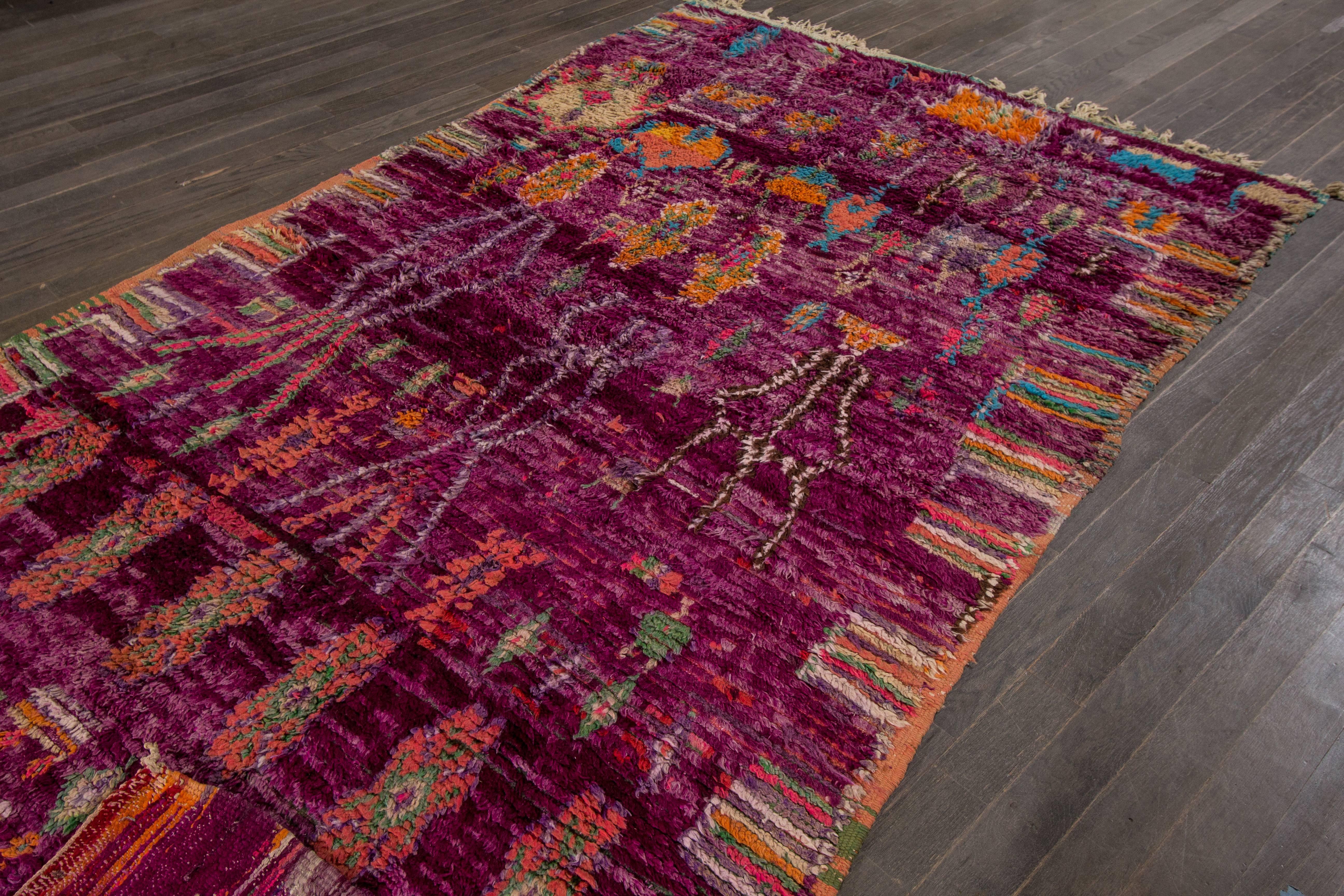 Measures: 5'.7 x 10'.2
An old Moroccan rug from the region north of Marrakech, where the Berber aesthetic of the Atlas mountains meets the Arab culture of the coastal plains. An older example with intense red ground, decorated with scattered,