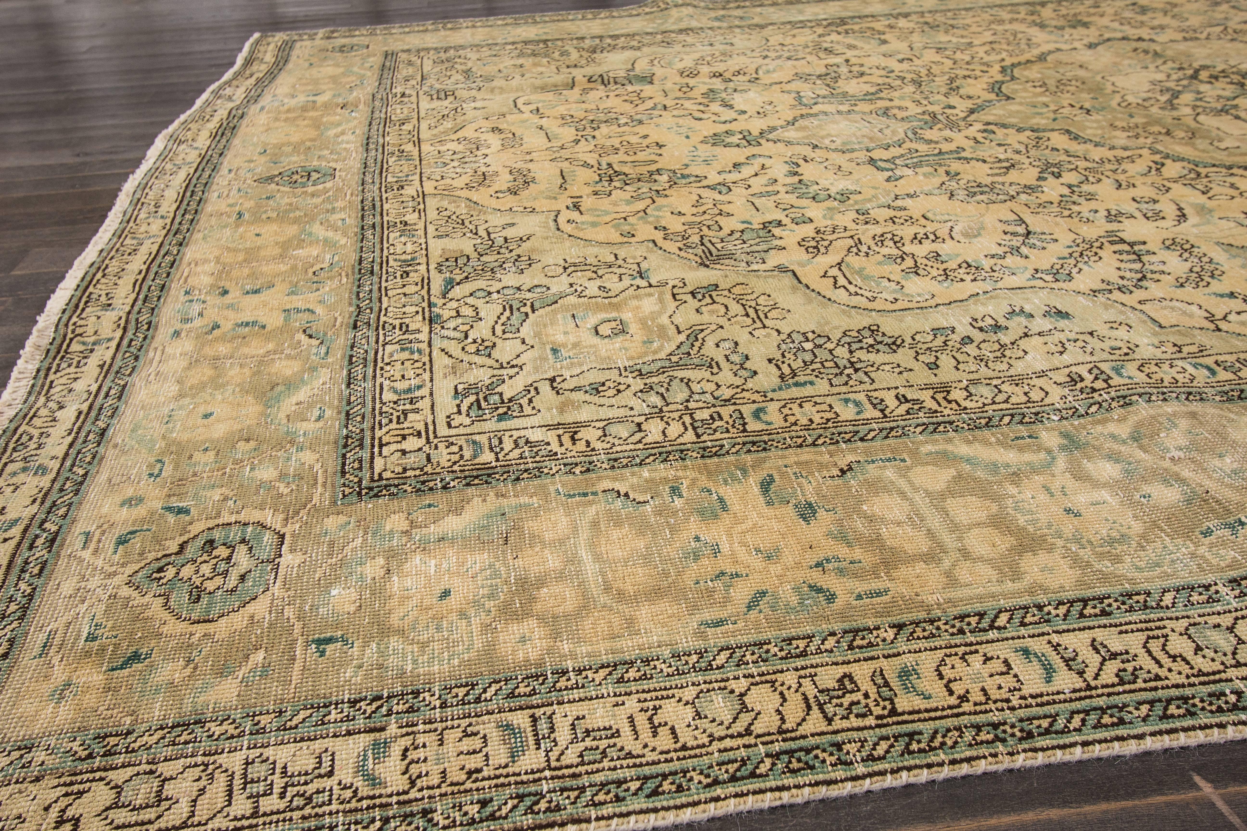 Wunderschöner persischer Täbriz-Teppich im Vintage-Stil (Persisch) im Angebot