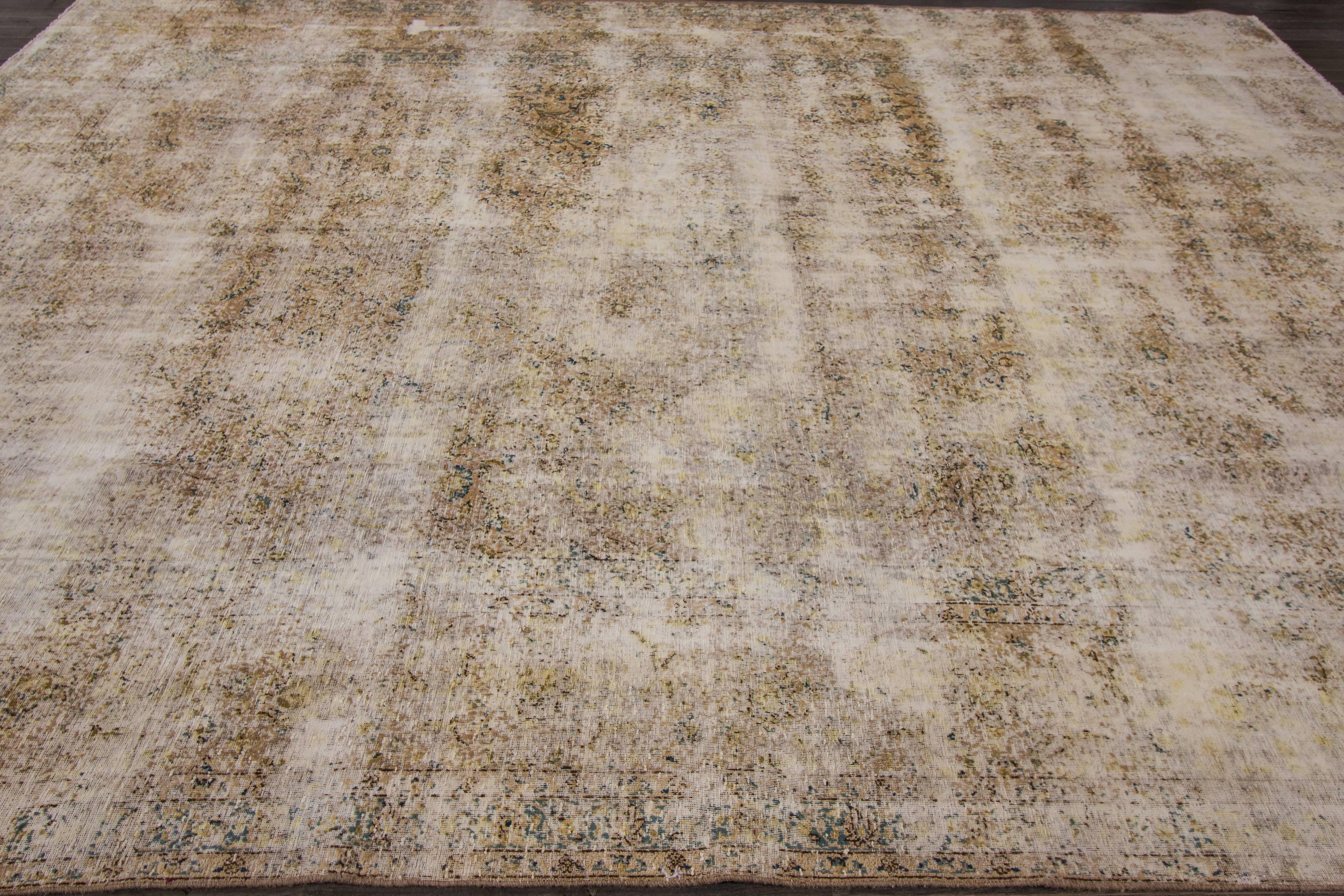 Measures: 9'4" x 12'4"
This beautiful hand-knotted design rug will make your floor look splendid. This collection is made in wool.