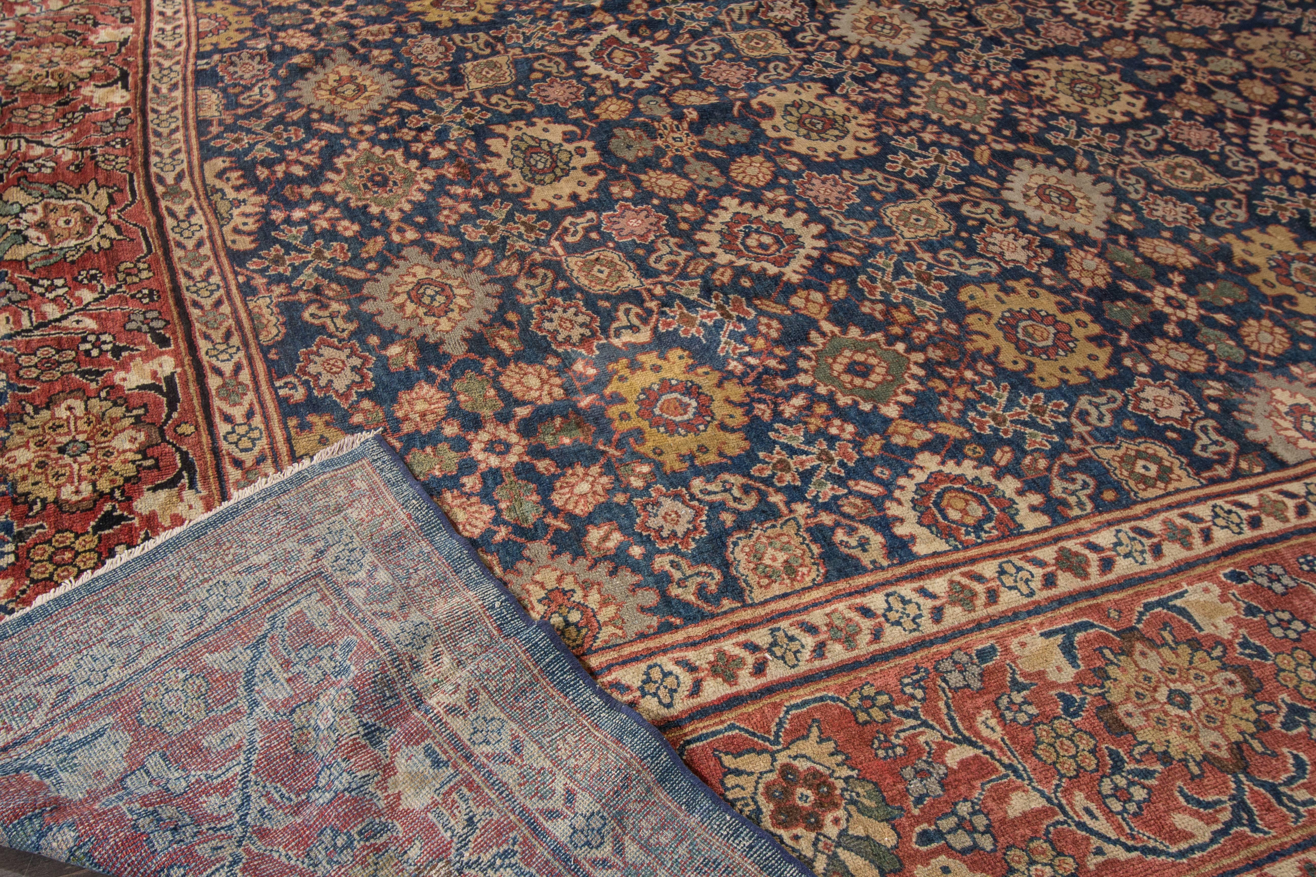 Simply Beautiful Antique Sultanabad Rug In Excellent Condition For Sale In Norwalk, CT