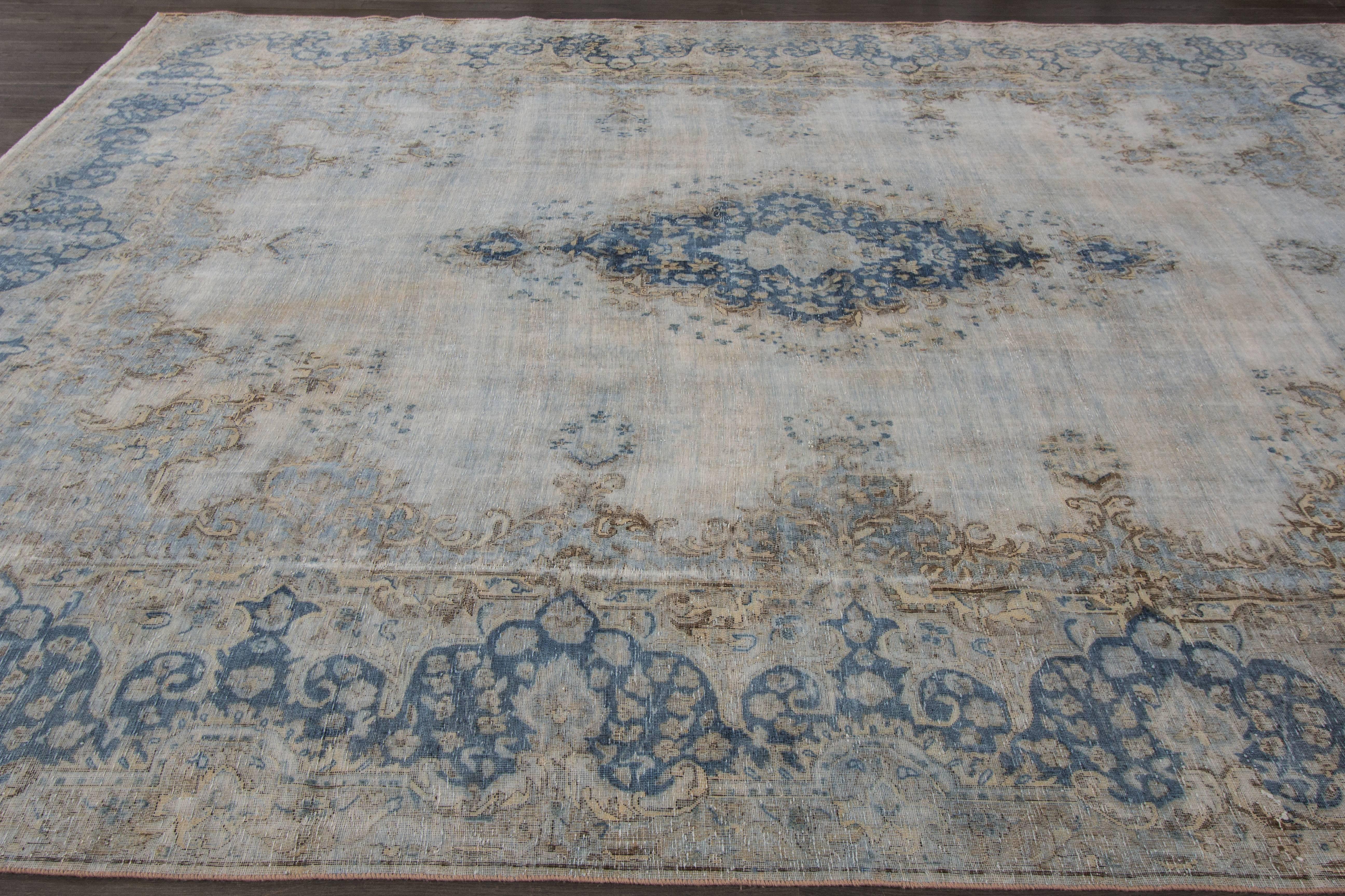 Measures: 9'.9 x 13'.1
This beautiful hand-knotted design rug will make your floor look splendid. This collection is made in wool.
