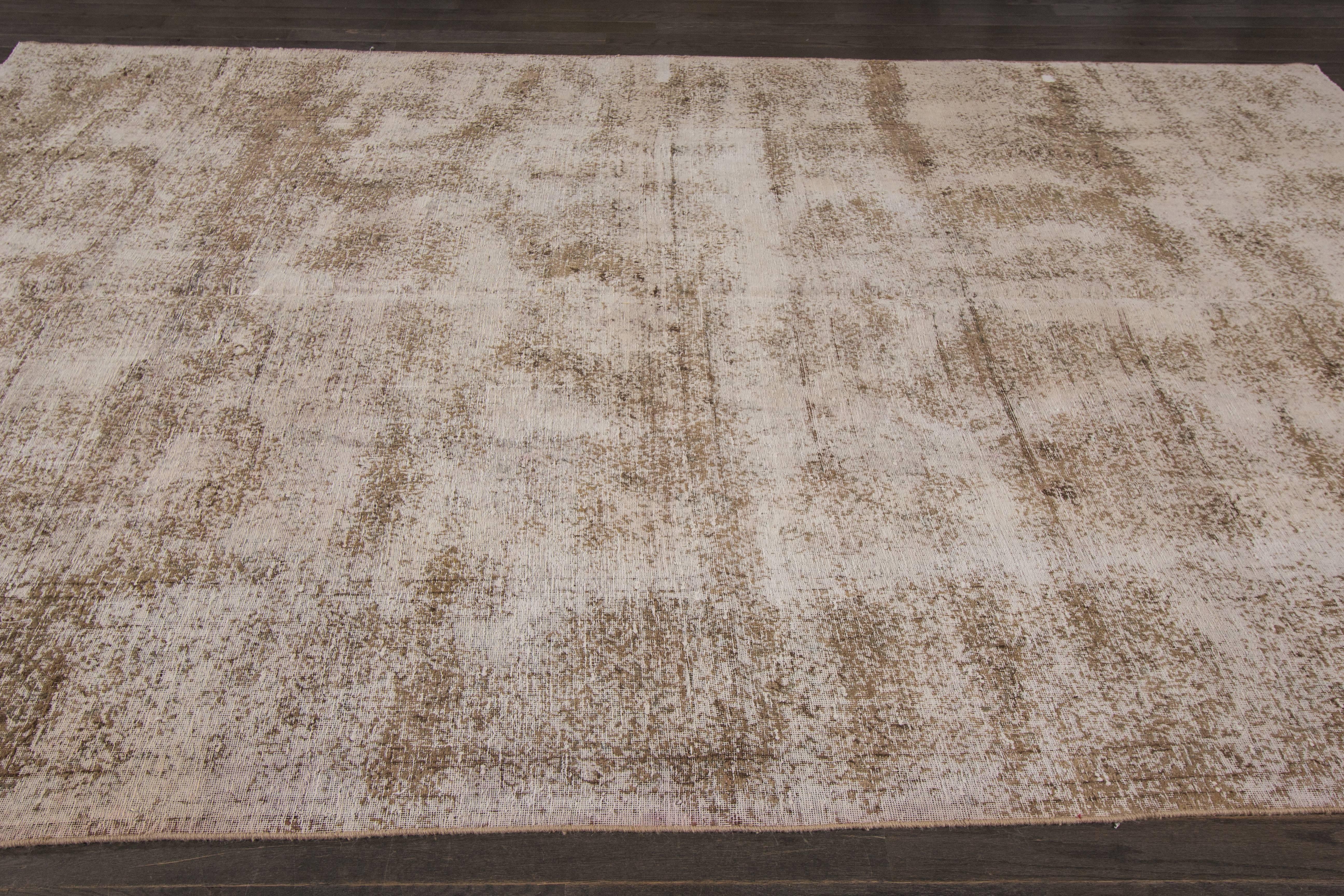 Persischer Täbriz-Teppich im Zustand „Starke Gebrauchsspuren“ im Angebot in Norwalk, CT