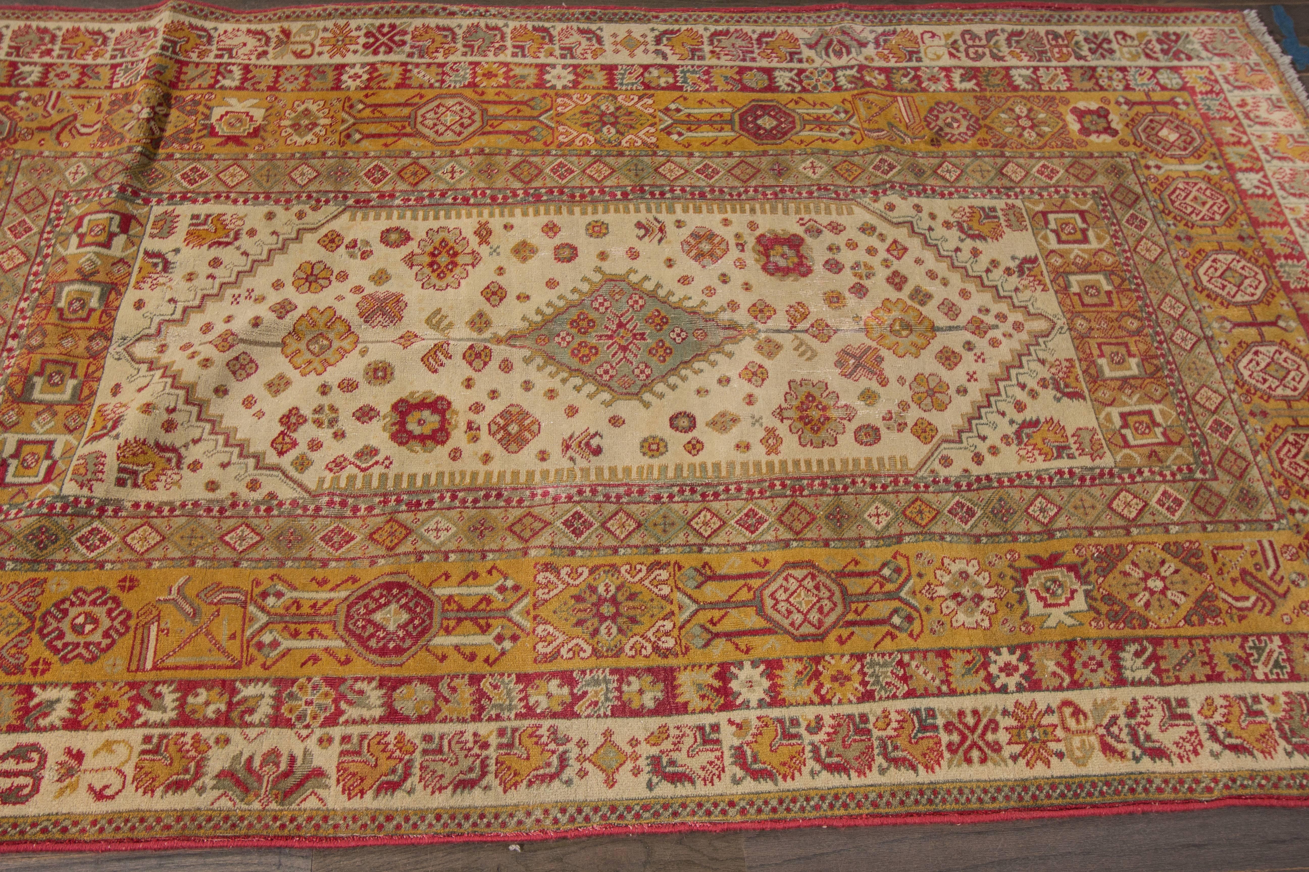This beautiful antique Indian Agra hand-knotted design rug will make your floor look splendid. This collection is made in wool. It's measures are: 8'.4 x 11'.6
This antique Indian Agra rug was made in India and it's patterns consist of a centrally
