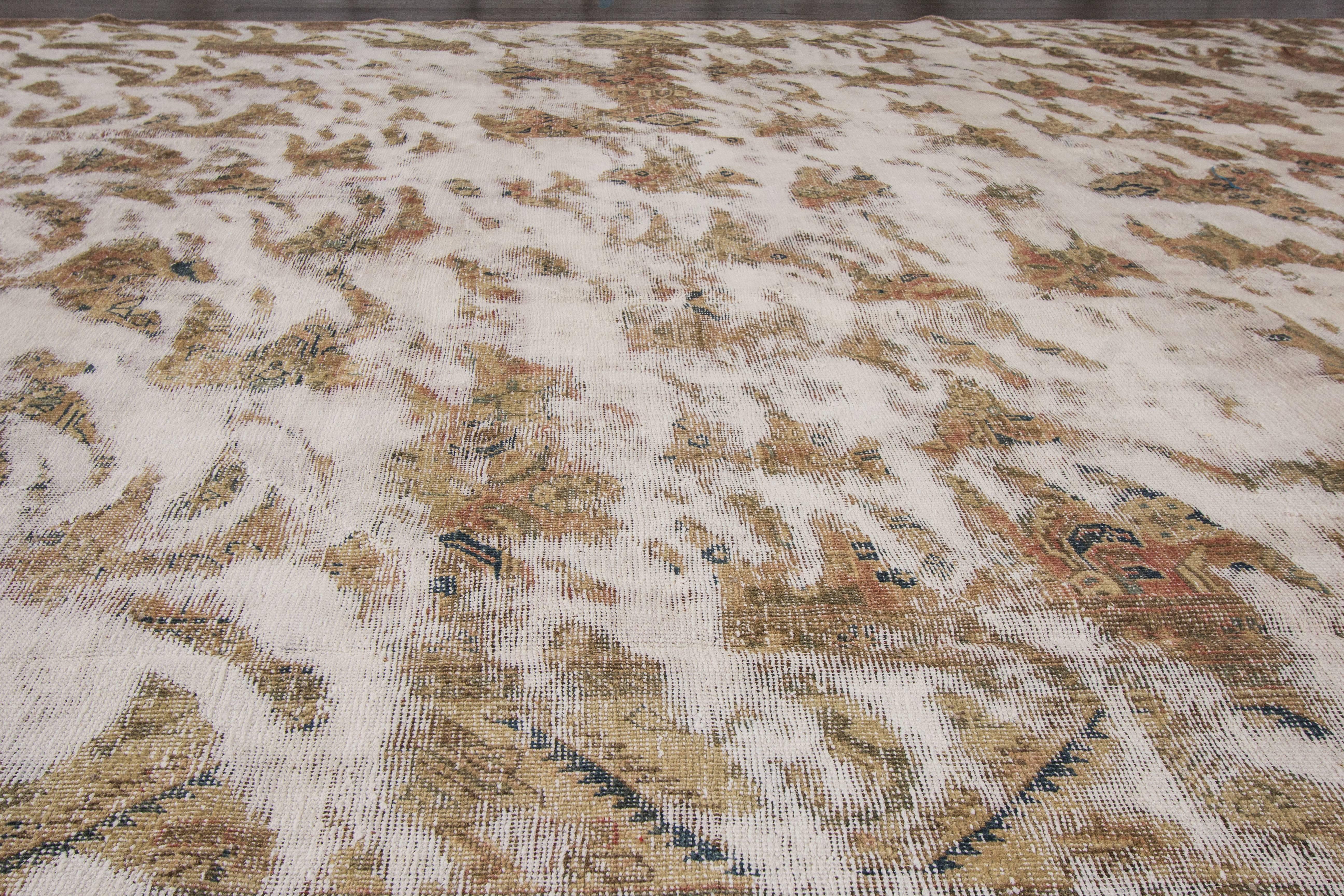 Persischer Tabriz-Teppich im Used-Look (Mitte des 20. Jahrhunderts) im Angebot