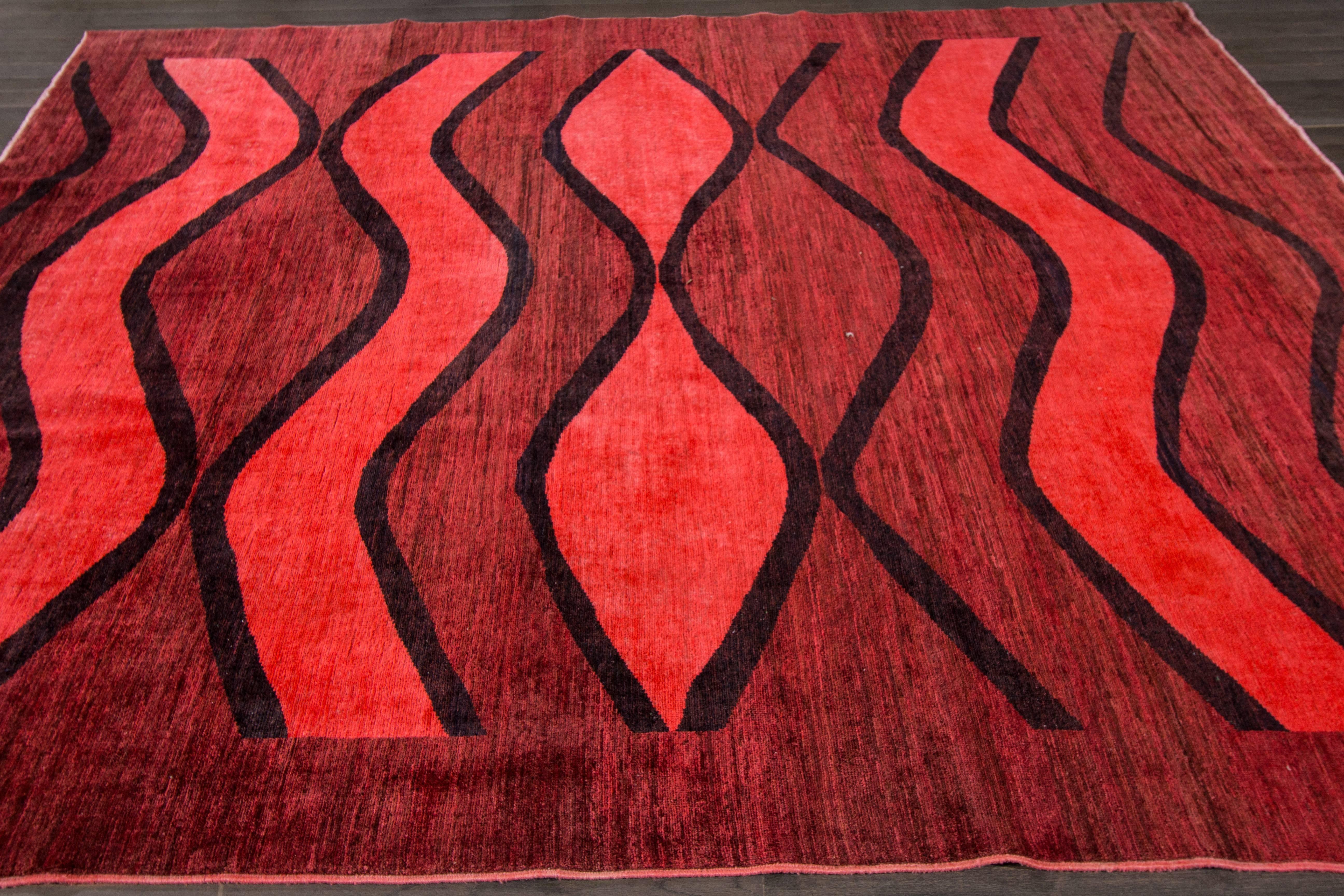 Indischer überzogener Teppich des 21. Jahrhunderts 1,24 m x 2,13 m (Handgeknüpft) im Angebot