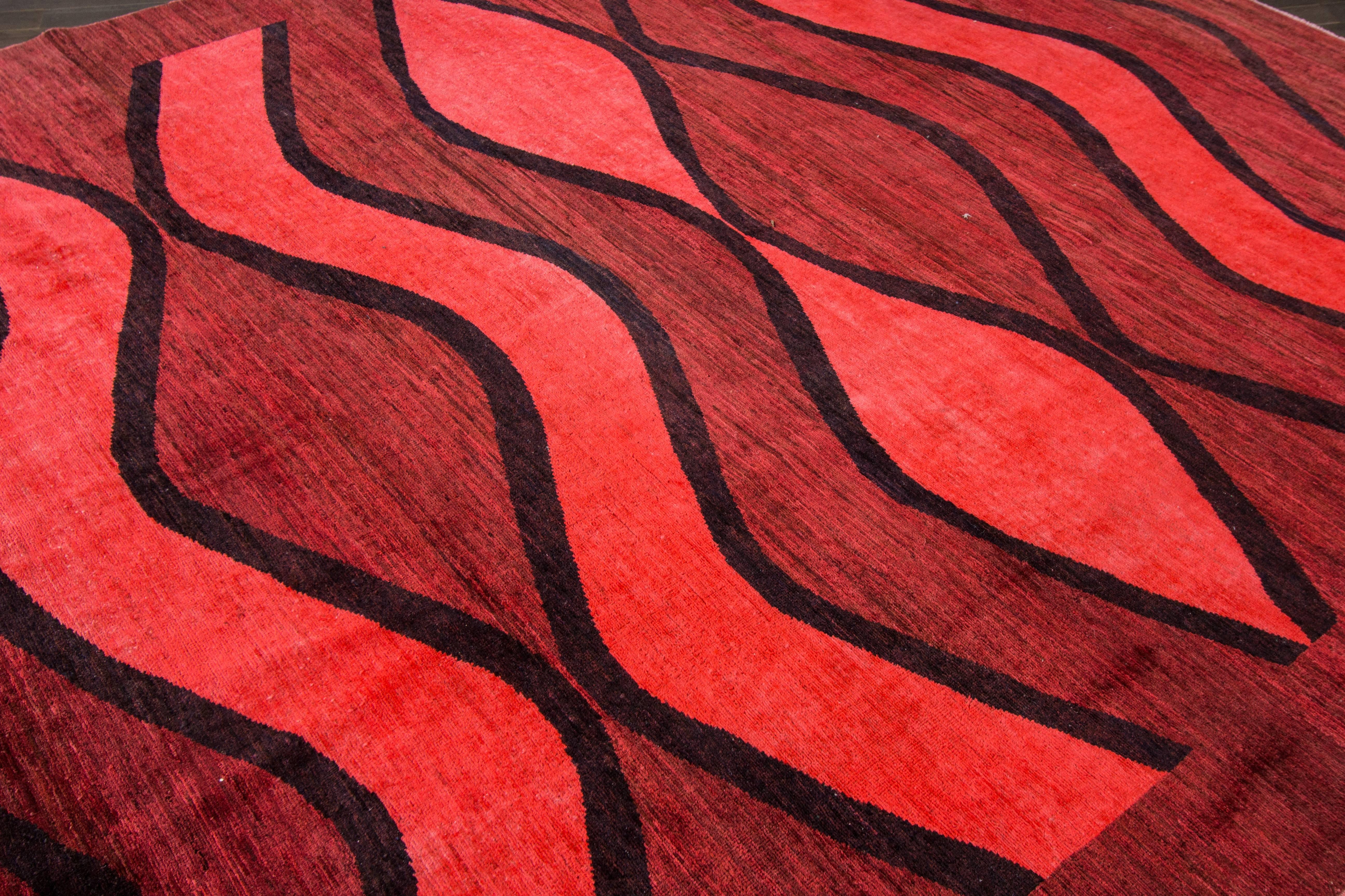 Indischer überzogener Teppich des 21. Jahrhunderts 1,24 m x 2,13 m (Wolle) im Angebot