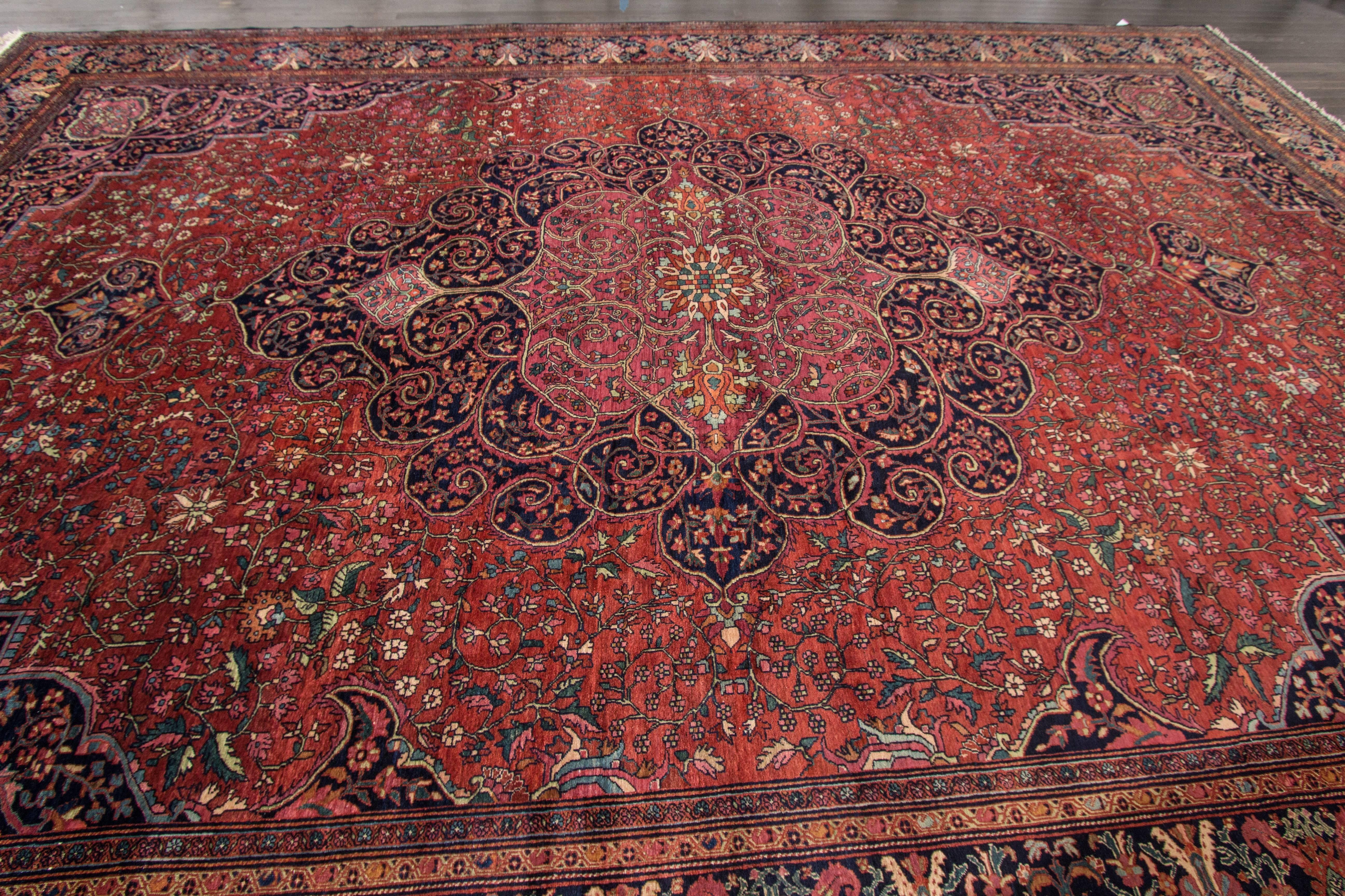 Antique Persian Farahan Rug In Excellent Condition For Sale In Norwalk, CT