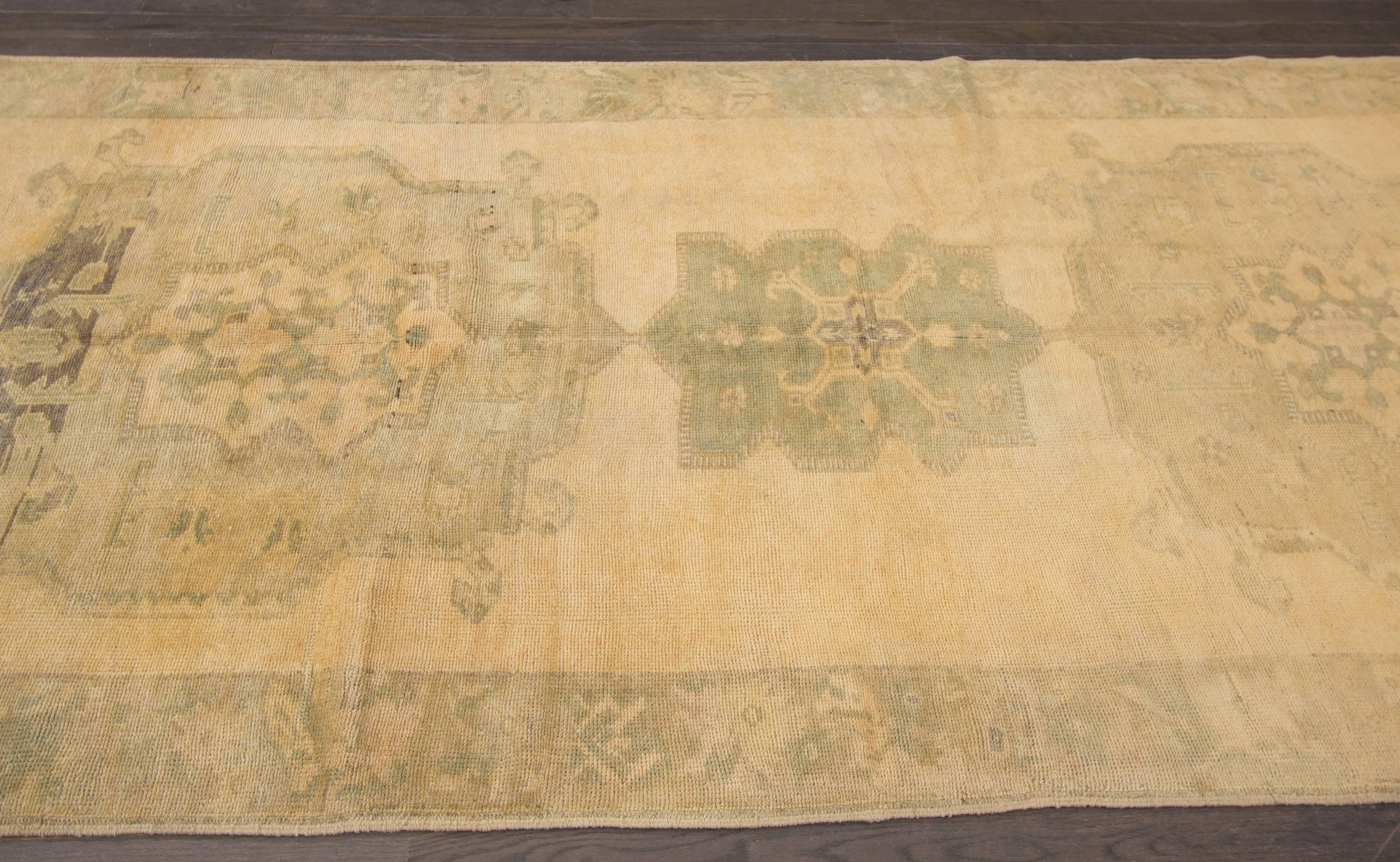 Antiker Khotan-Teppich im Zustand „Hervorragend“ im Angebot in Norwalk, CT