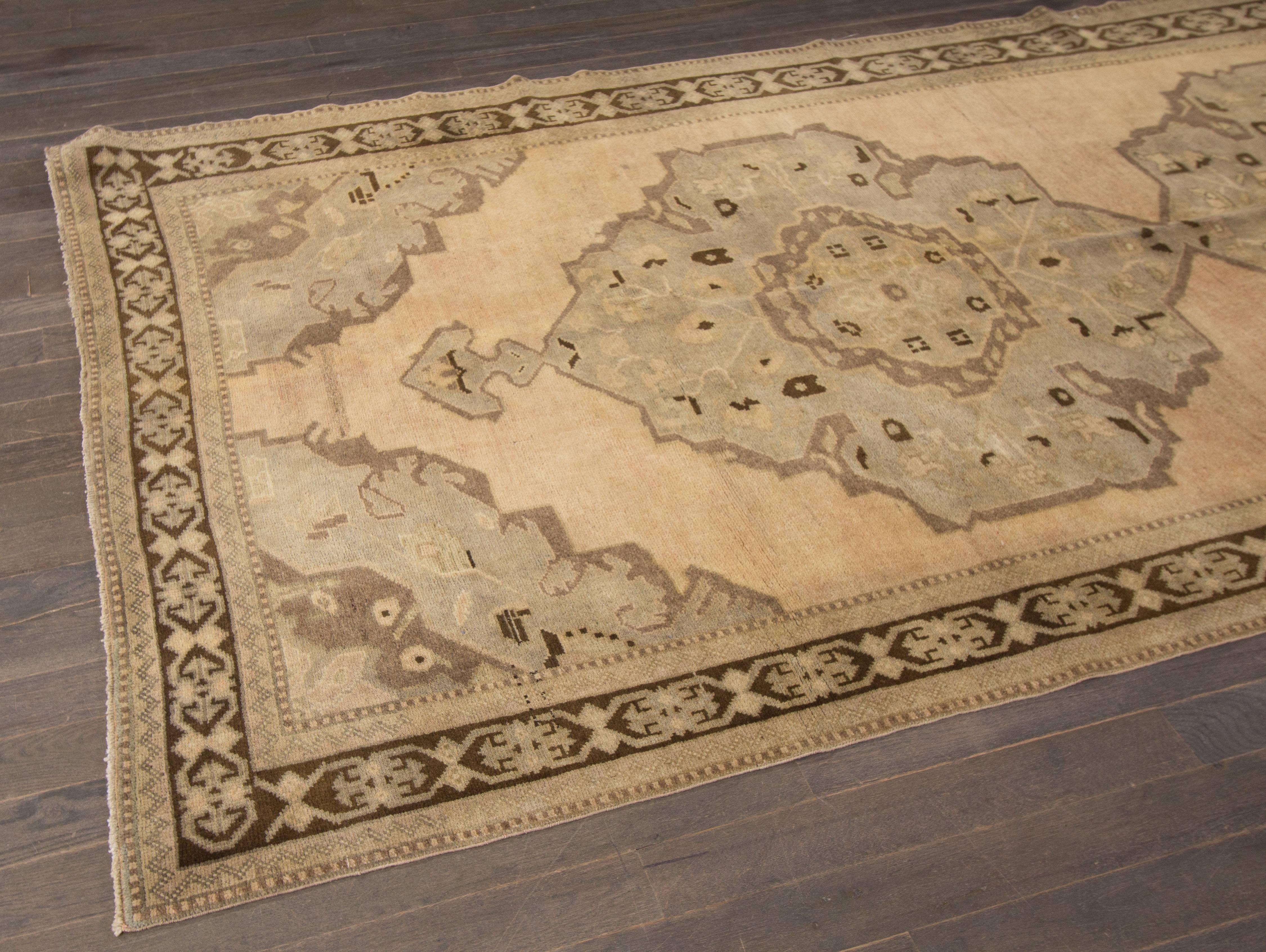 This beautiful antique Khotan hand-knotted design rug will make your floor look splendid. This collection is made in wool. It's measures are: 5' x 11'.5
This antique Khotan rug was made in Turkestan.