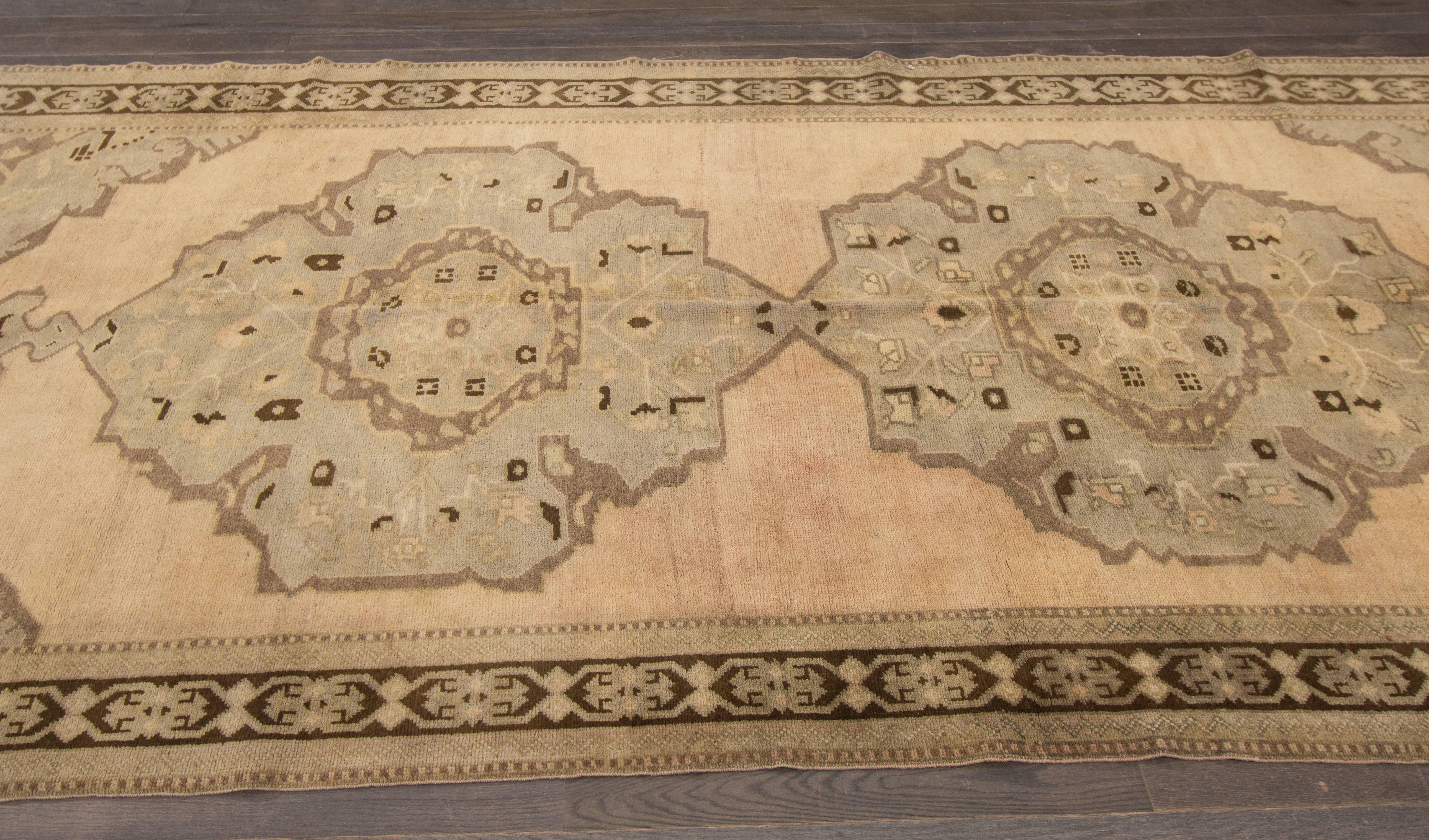 Antiker Khotan-Teppich (Turkestan) im Angebot
