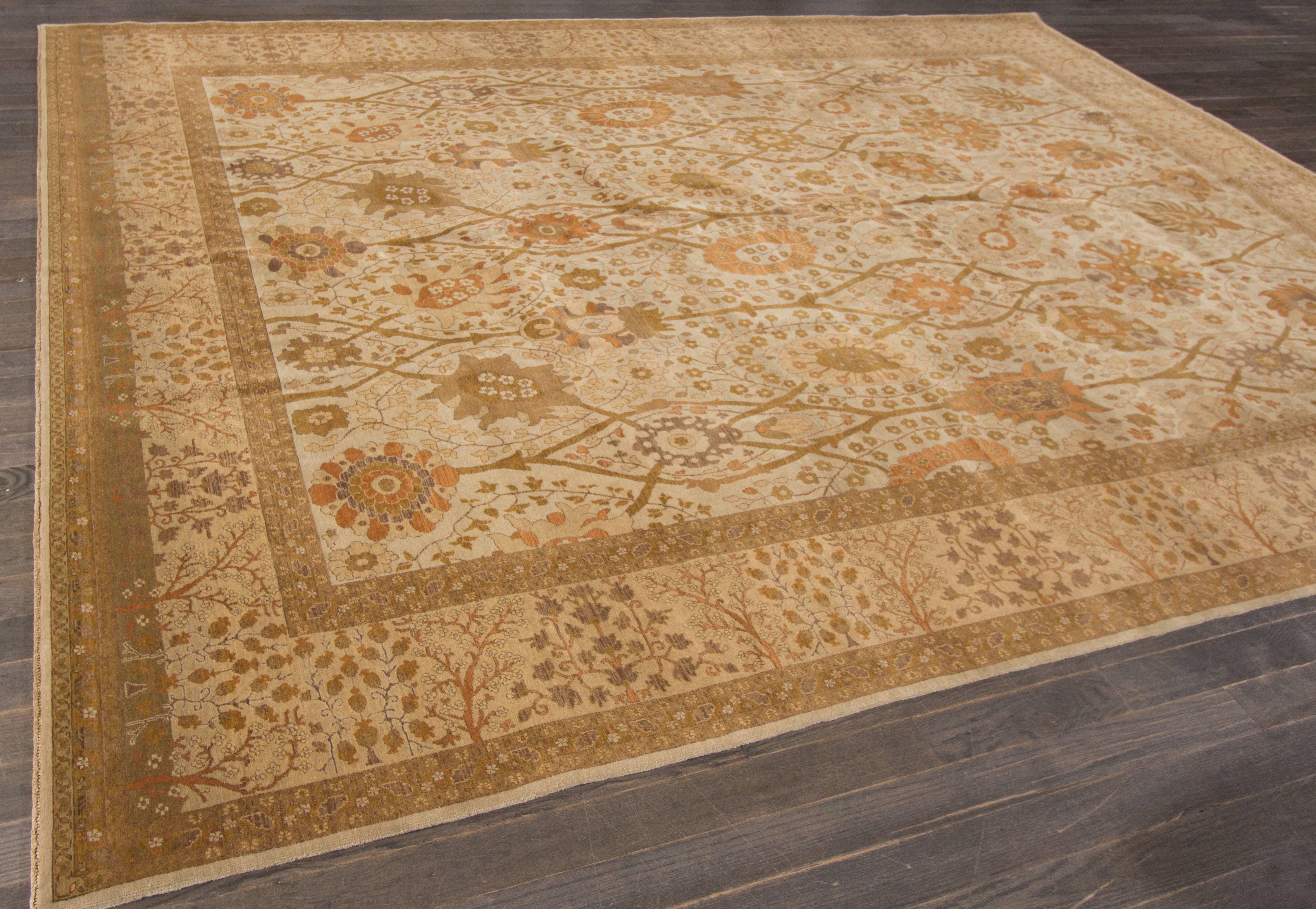 Dieser schöne Vintage Persian Tabriz handgeknüpfte Designteppich wird Ihren Fußboden prächtig aussehen lassen. Diese Kollektion ist aus Wolle gefertigt. Seine Maße sind: 9'.1 x 12'.1
Dieser alte persische Täbriz-Teppich wurde im Iran hergestellt.