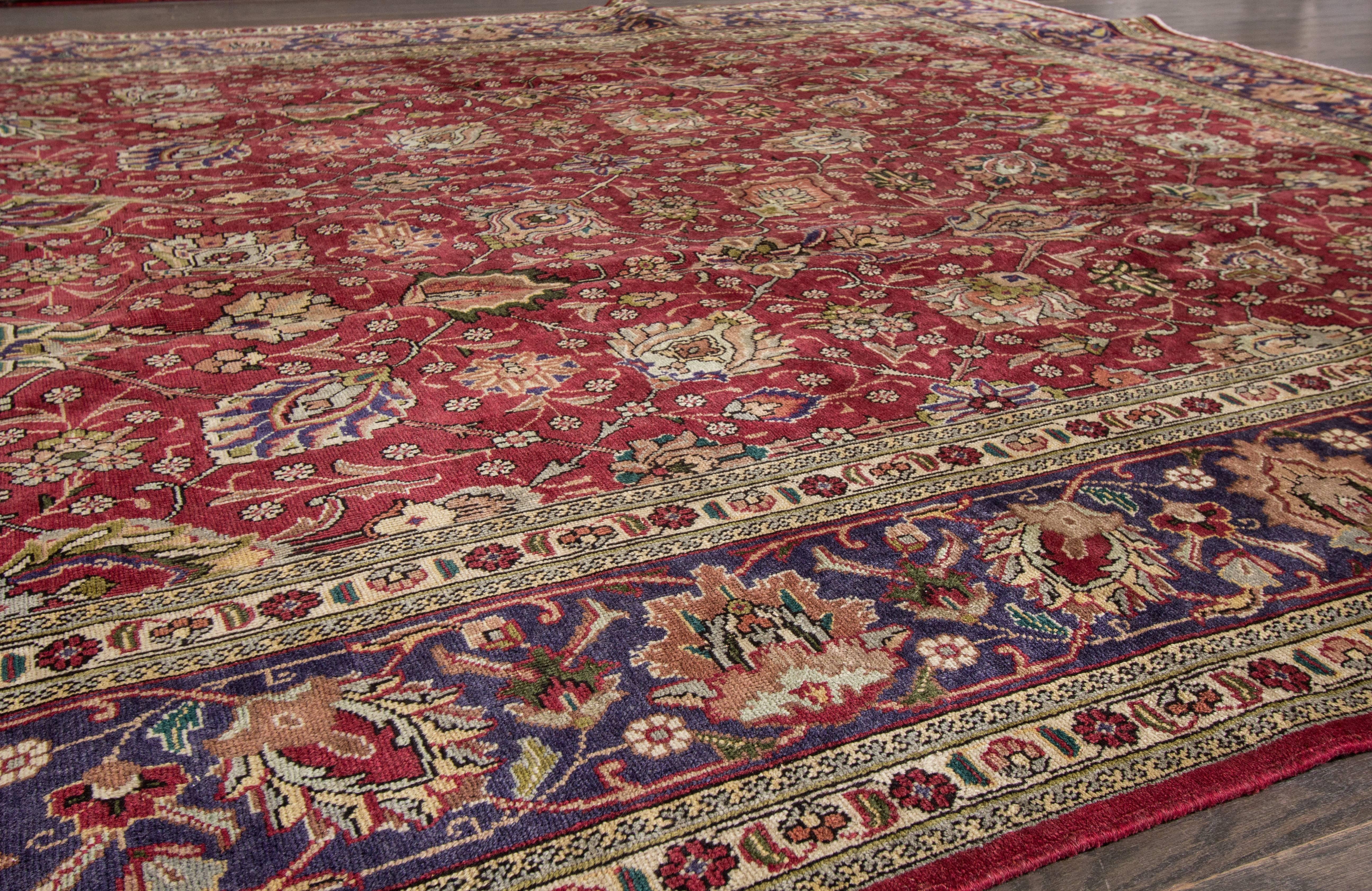 Ce magnifique tapis vintage persan à motifs noués à la main rendra votre sol splendide. Cette collection est réalisée en laine. Ses mesures sont : 9'.9 x 13'
Ce tapis persan vintage a été fabriqué en Iran.