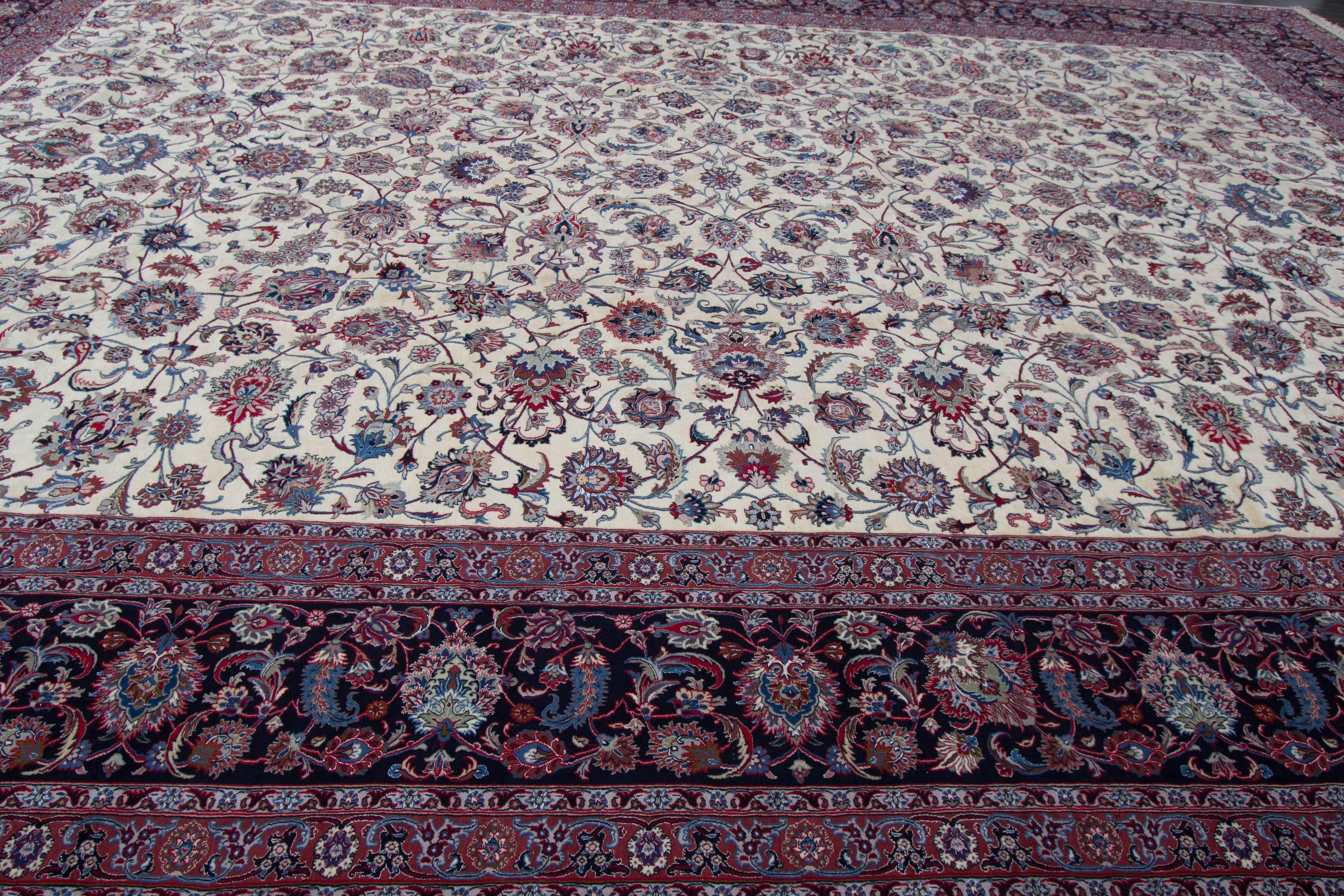 21st Century Persian Mashad Rug In Excellent Condition For Sale In Norwalk, CT