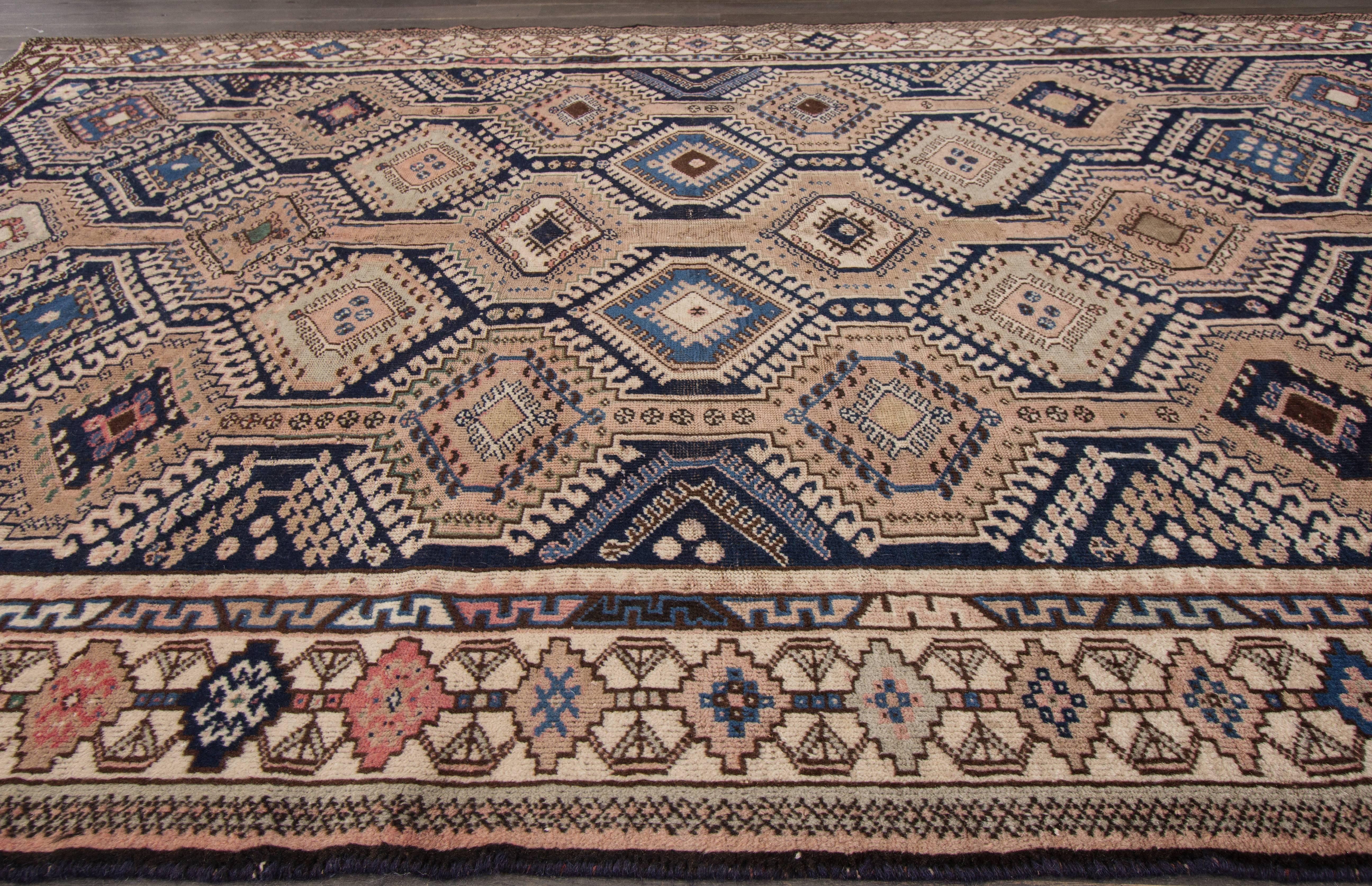Antique Persian Shiraz Rug In Excellent Condition For Sale In Norwalk, CT