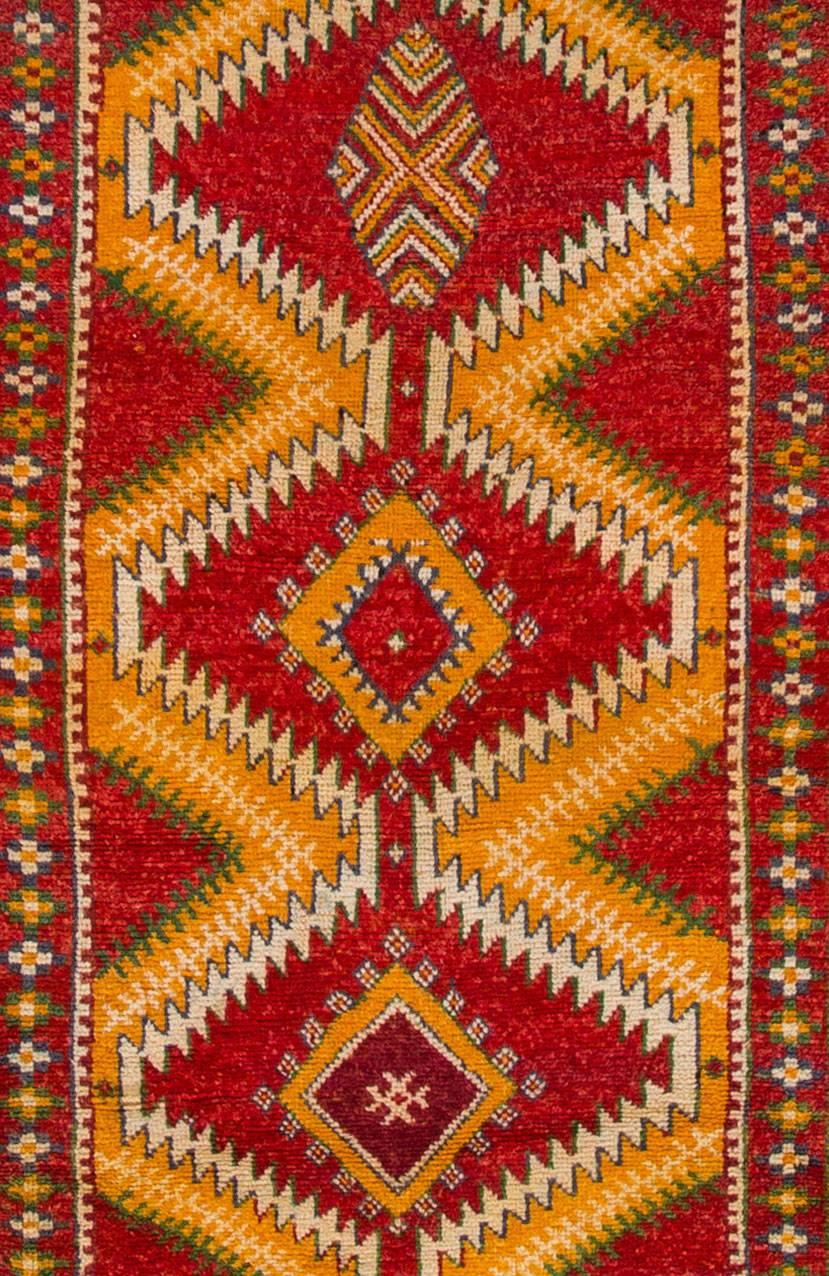 Noué à la main Tapis marocain rouge/orange vintage des années 1930 en vente