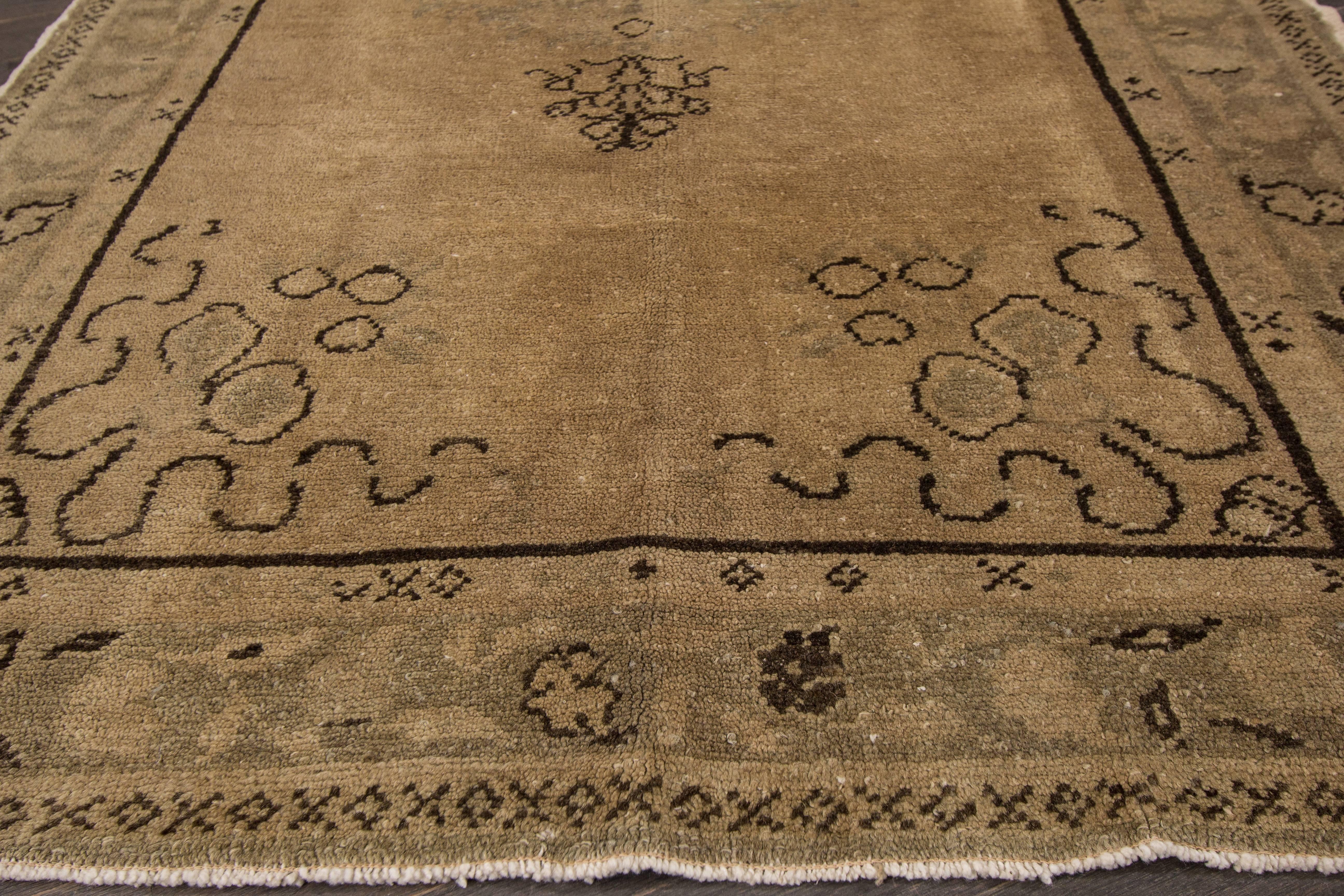 Türkischer Khotan-Teppich aus den 1940er Jahren (Mitte des 20. Jahrhunderts) im Angebot