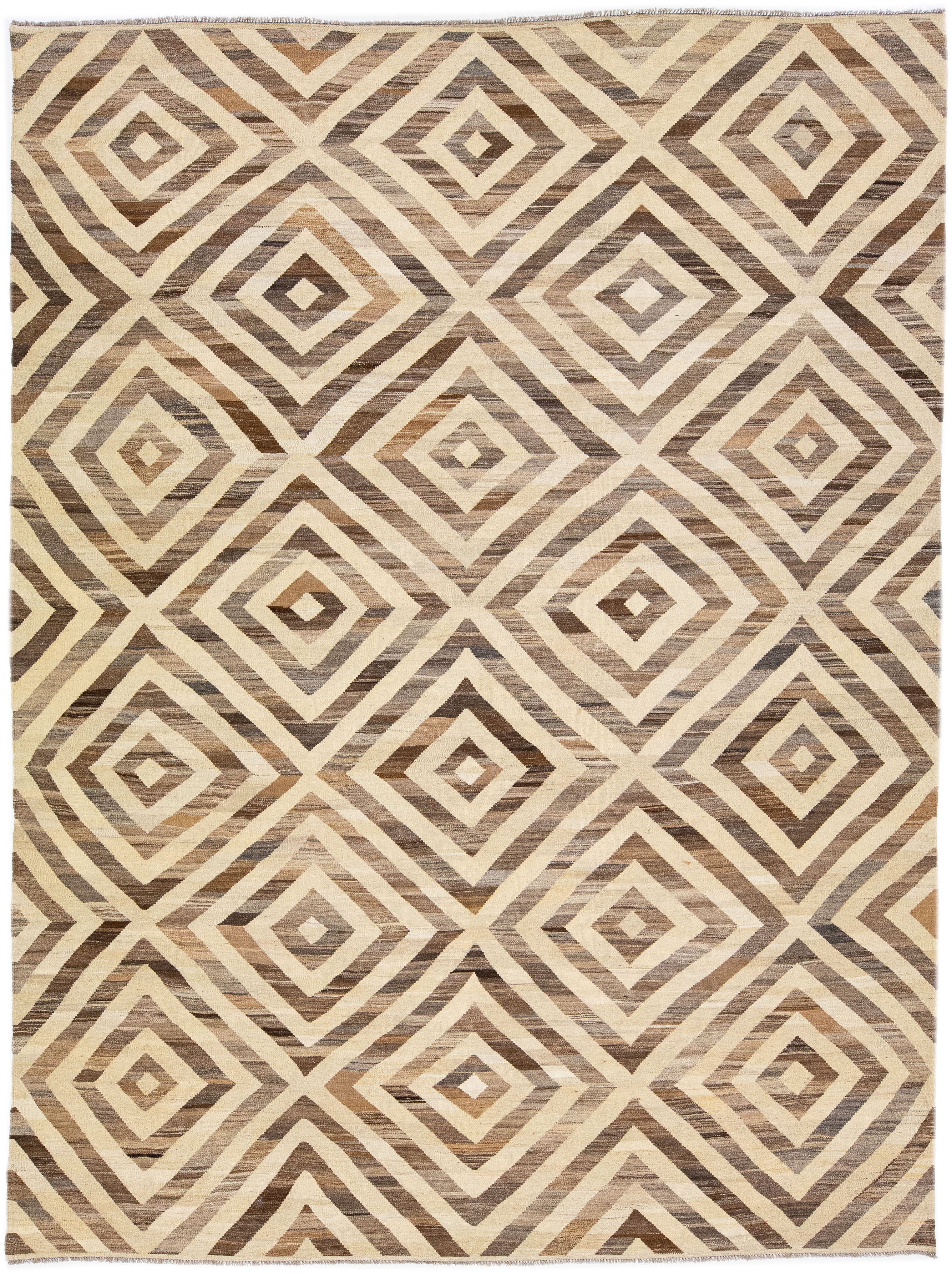 Moderner geometrischer handgefertigter Kelim-Teppich aus Wolle in Beige und Braun