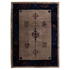 Antiker chinesischer handgefertigter antiker Pekinger Wollteppich in Blau und Braun mit Medaillonmuster