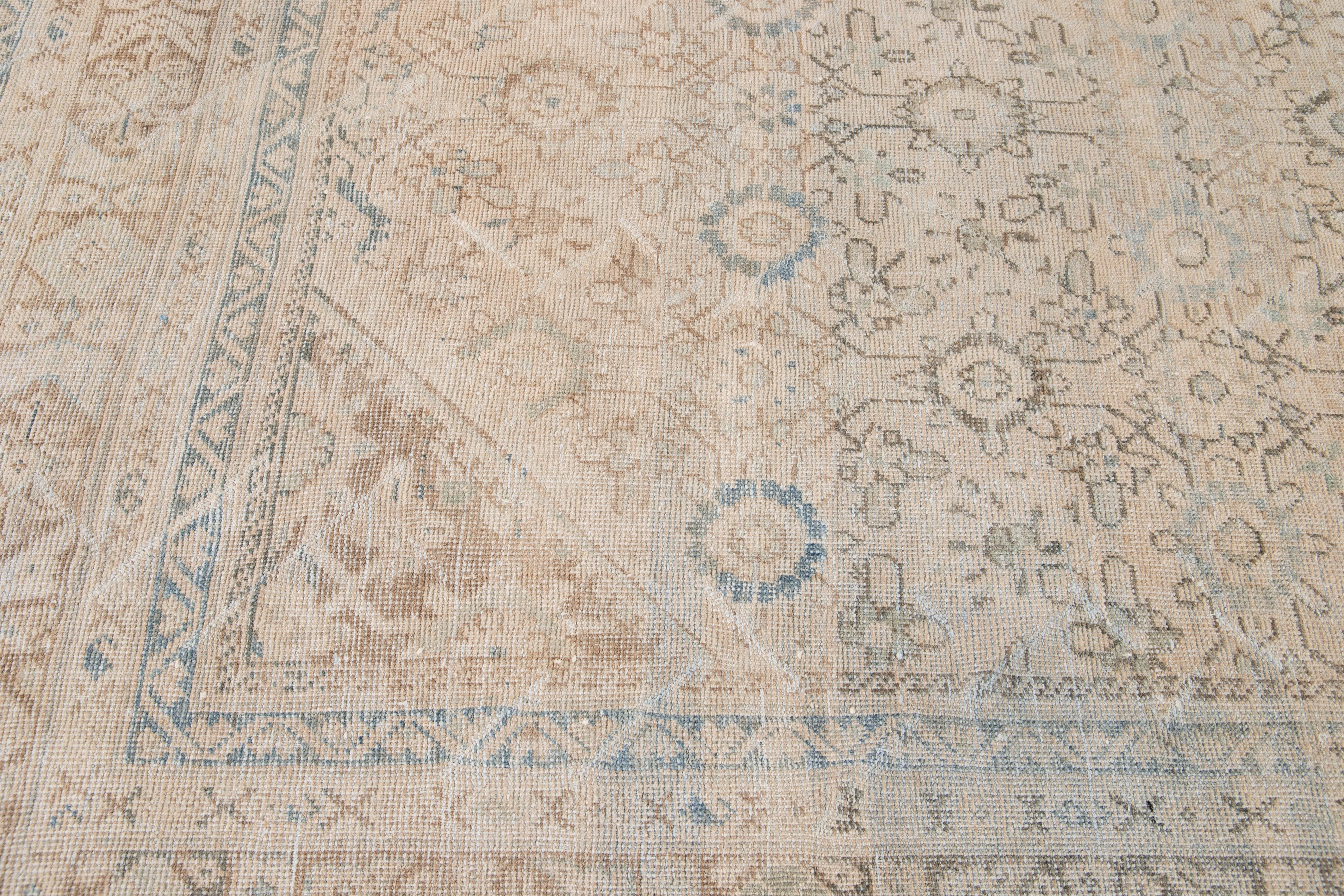 Noué à la main 8 x 12 Beige Antique Persian Mahal Wool Rug with Allover Design (Tapis de laine persan ancien avec motifs) en vente