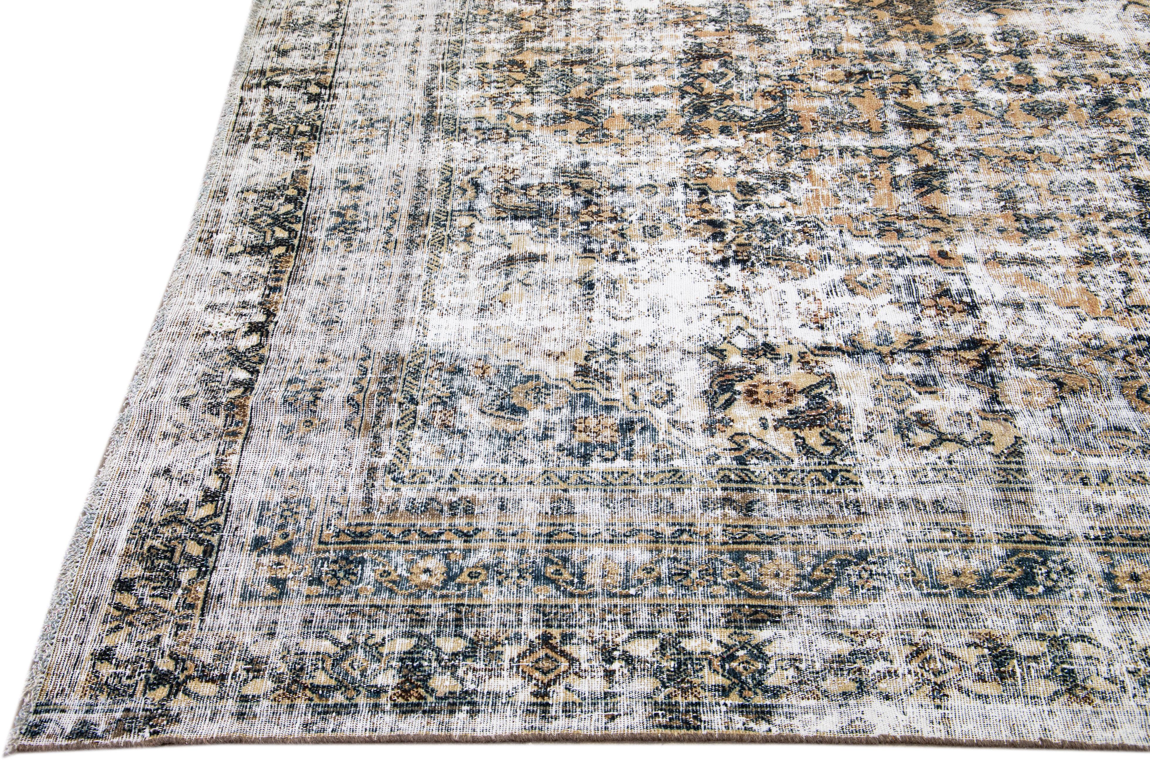 Vintage Persisch Distressed Handarbeit Medaillon Elfenbein Wolle Teppich (Handgeknüpft) im Angebot