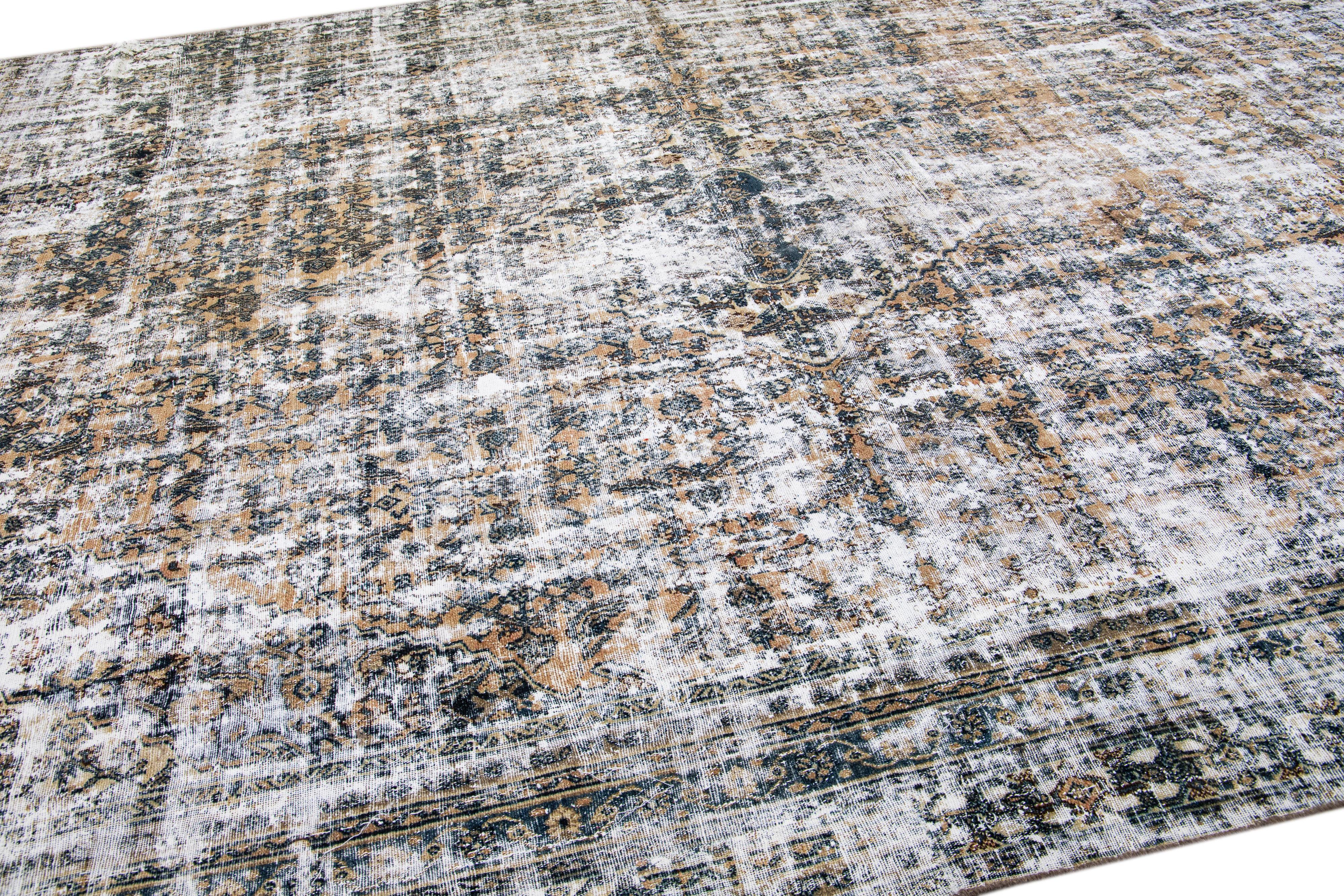 Vintage Persisch Distressed Handarbeit Medaillon Elfenbein Wolle Teppich (Islamisch) im Angebot