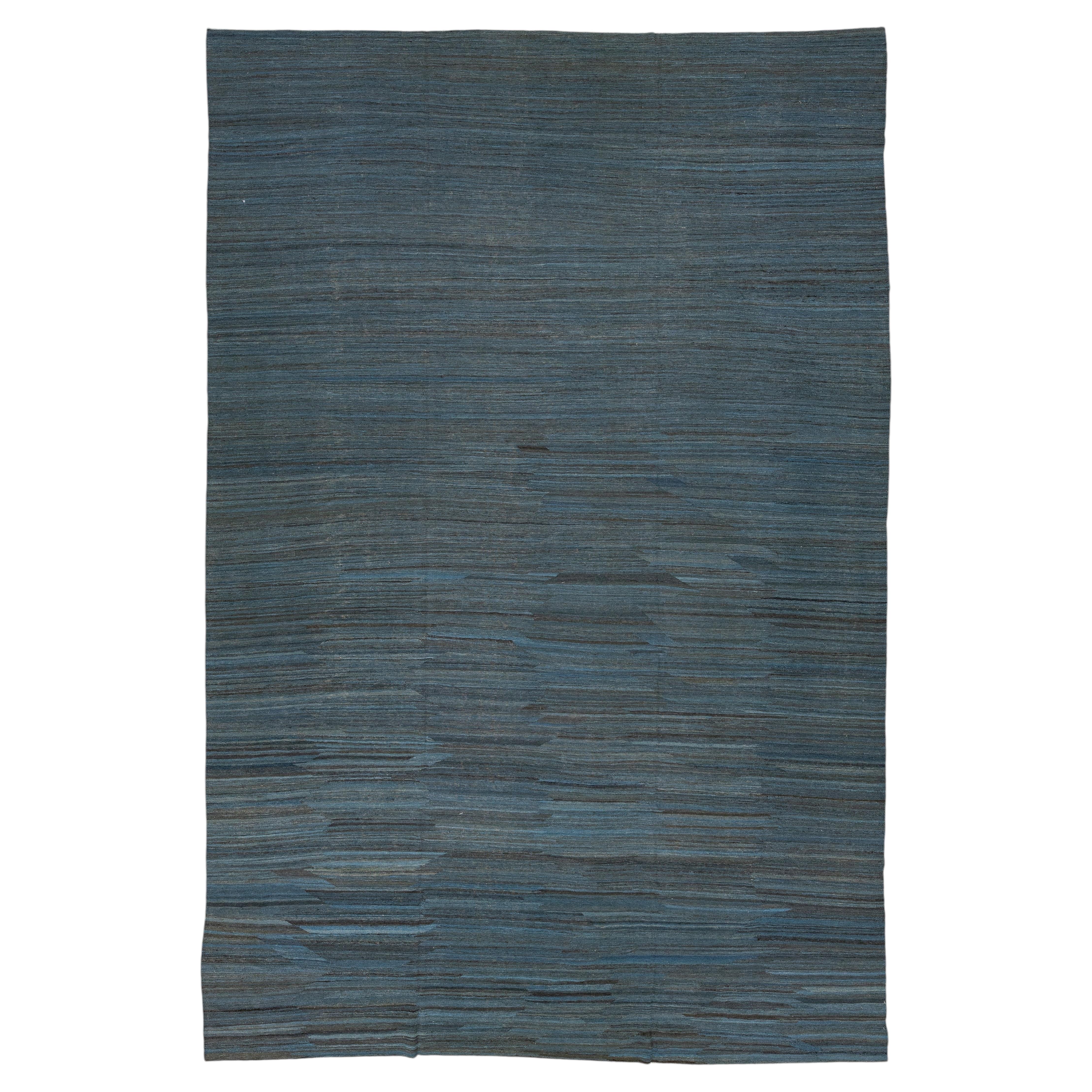 Tapis en laine kilim fait main, style minimaliste moderne, couleur bleu ardoise, 12 x 18